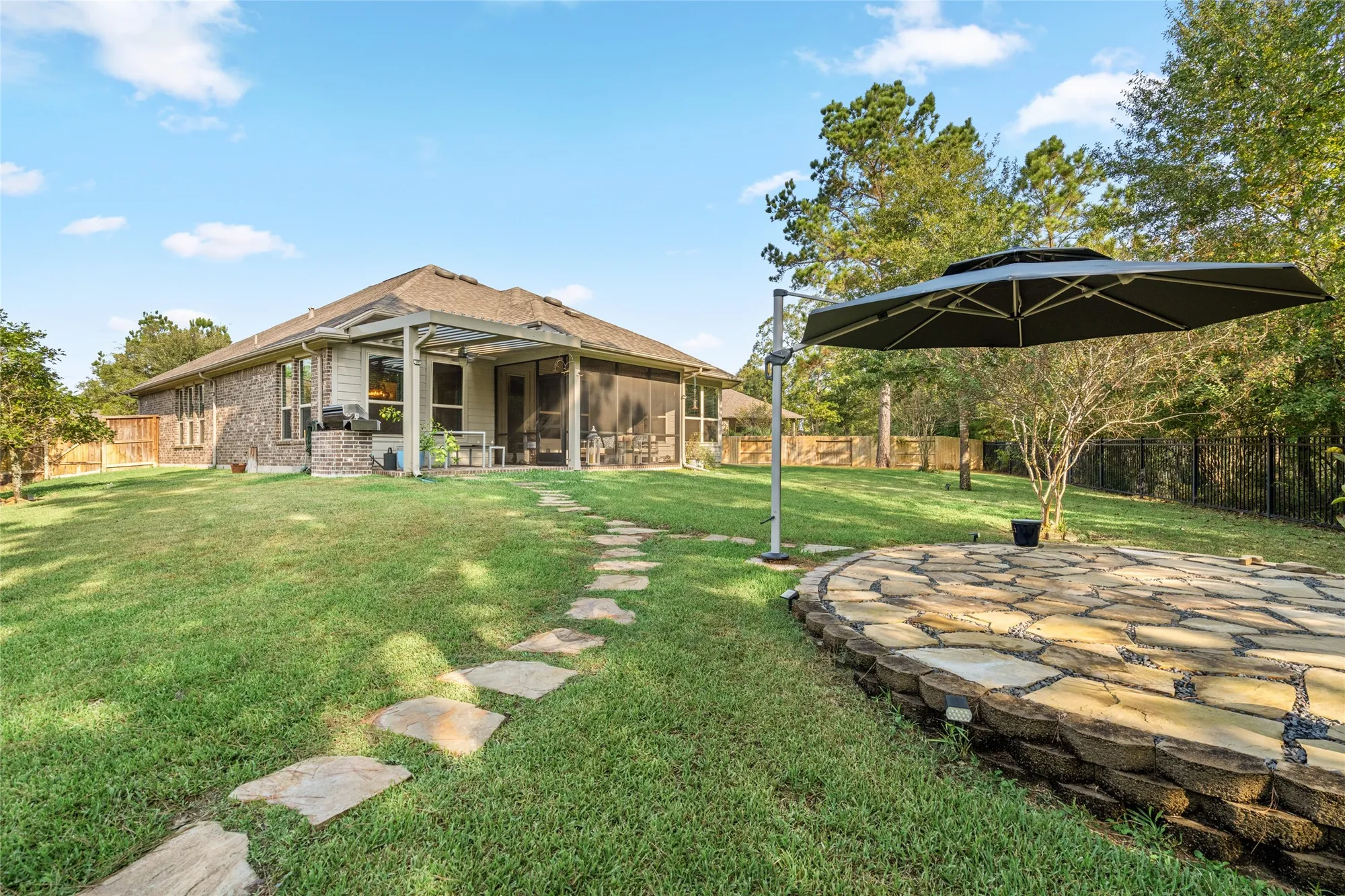 Property Slideshow image 23 of 30 | 106 wild wisteria pl, Montgomery, TX, 77316