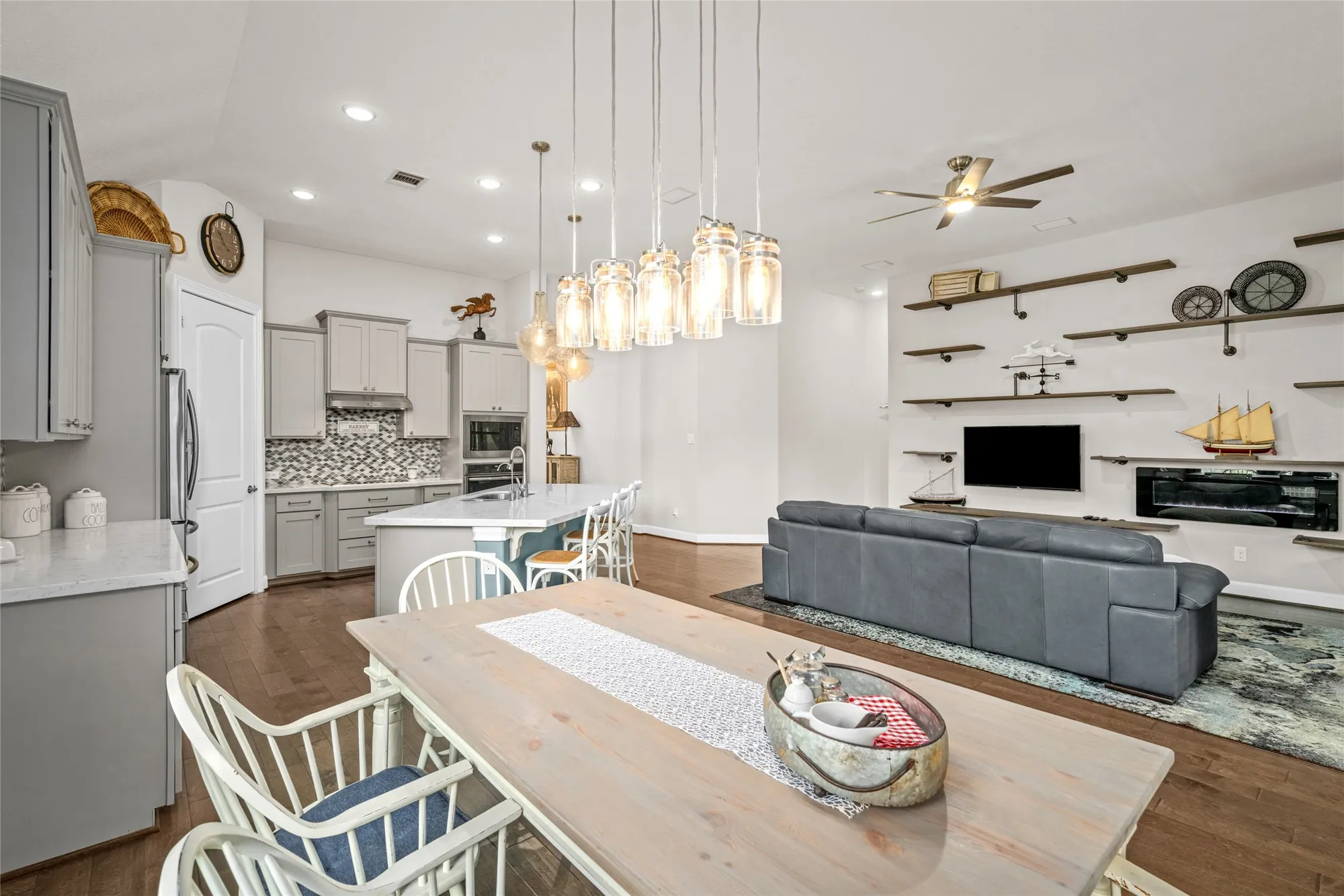 Property Slideshow image 9 of 30 | 106 wild wisteria pl, Montgomery, TX, 77316