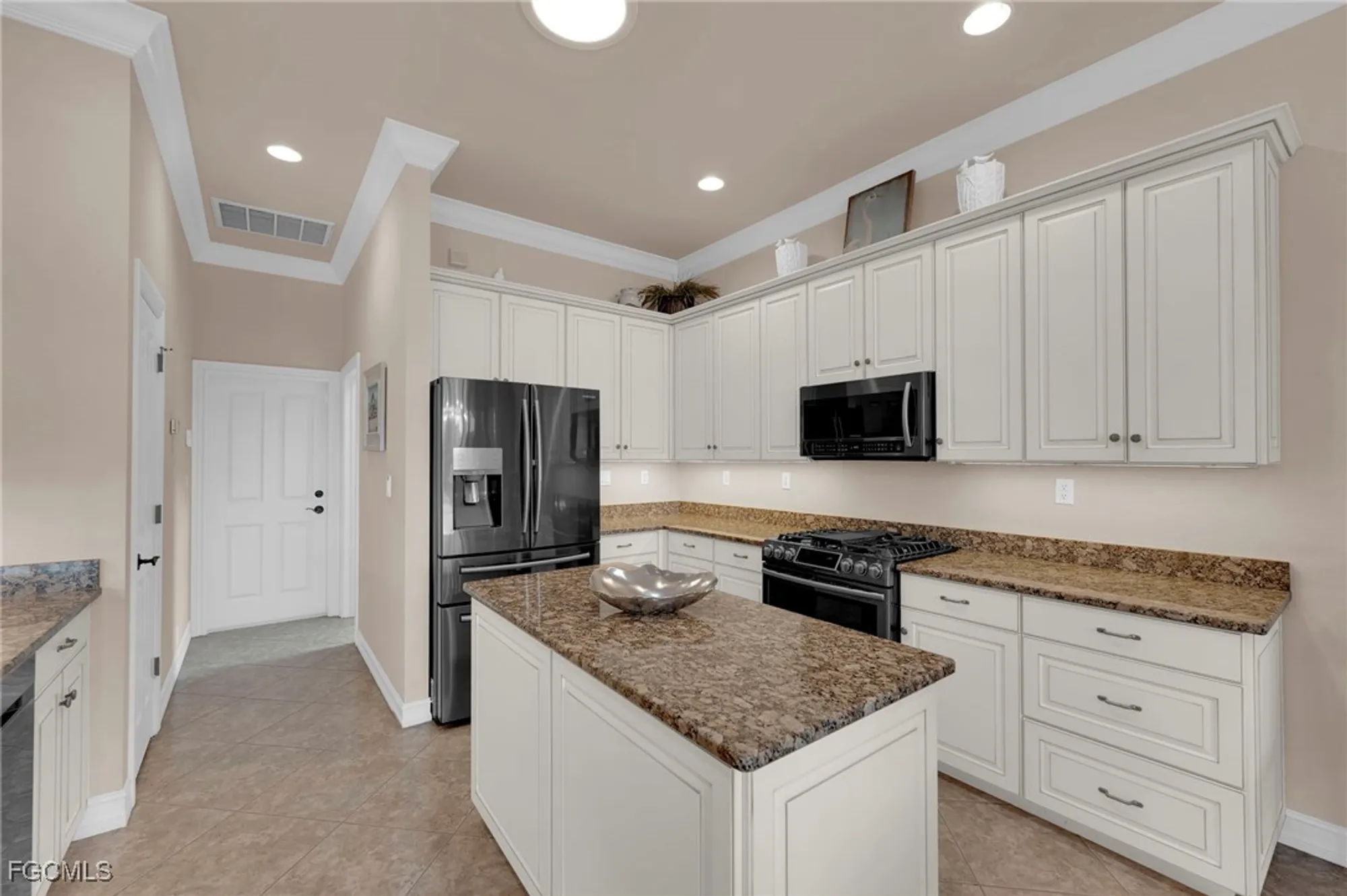Property Slideshow image 17 of 37 | 3221 orangetree bnd, Fort Myers, FL, 33905