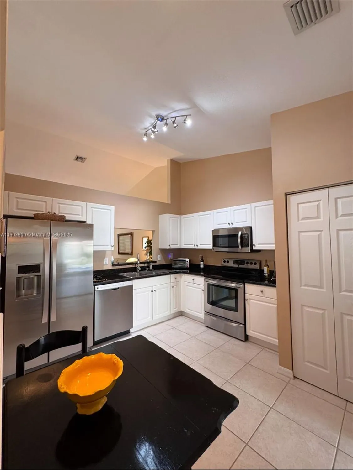 Property Slideshow image 5 of 25 | 6050 heliconia rd # 6050, Delray Beach, FL, 33484