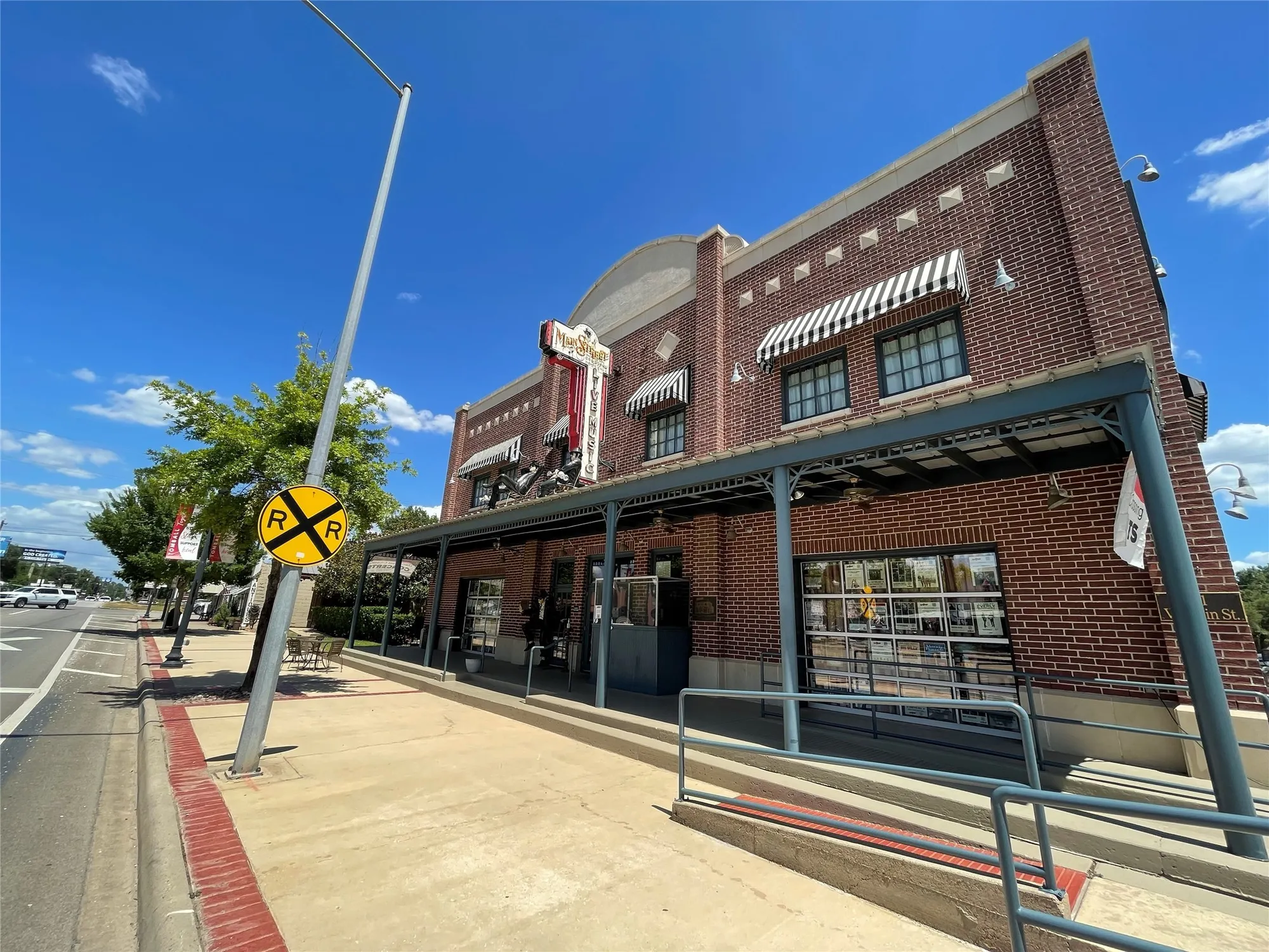 Property Slideshow image 20 of 22 | 1206 hidden oaks dr, Tomball, TX, 77375