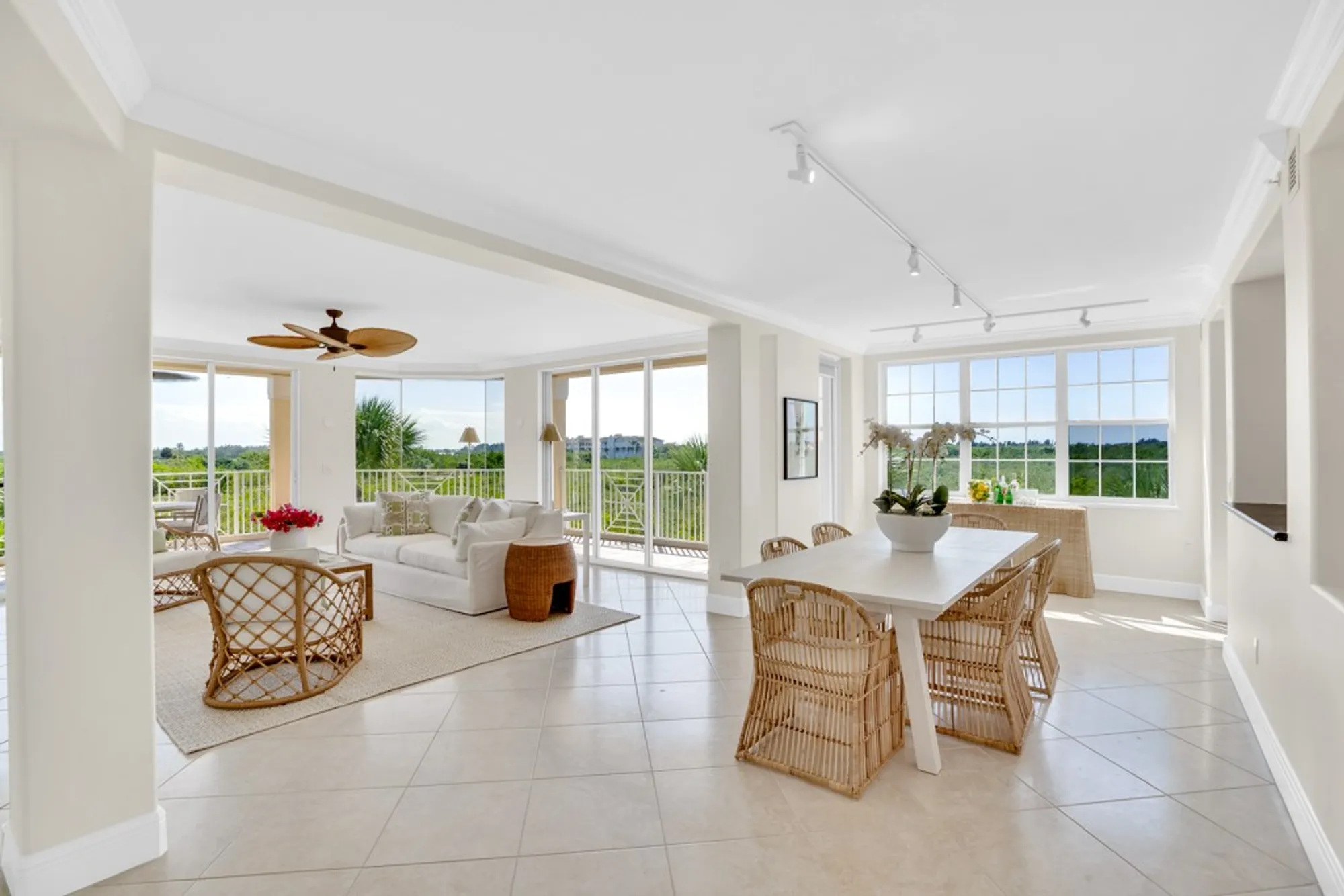 Property Slideshow image 11 of 36 | 5055 n harbor dr apt 302, Vero Beach, FL, 32967