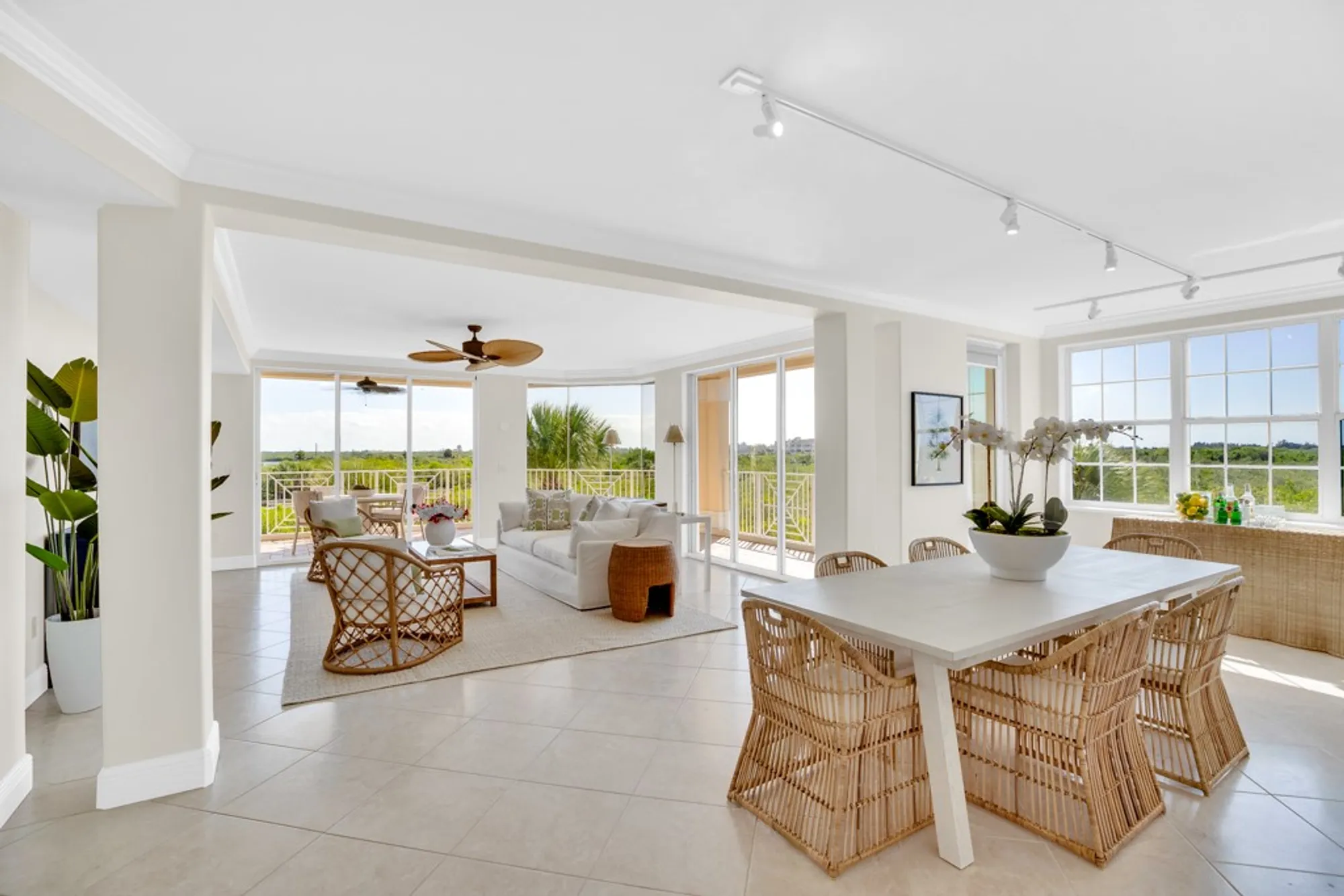 Property Slideshow image 13 of 36 | 5055 n harbor dr apt 302, Vero Beach, FL, 32967