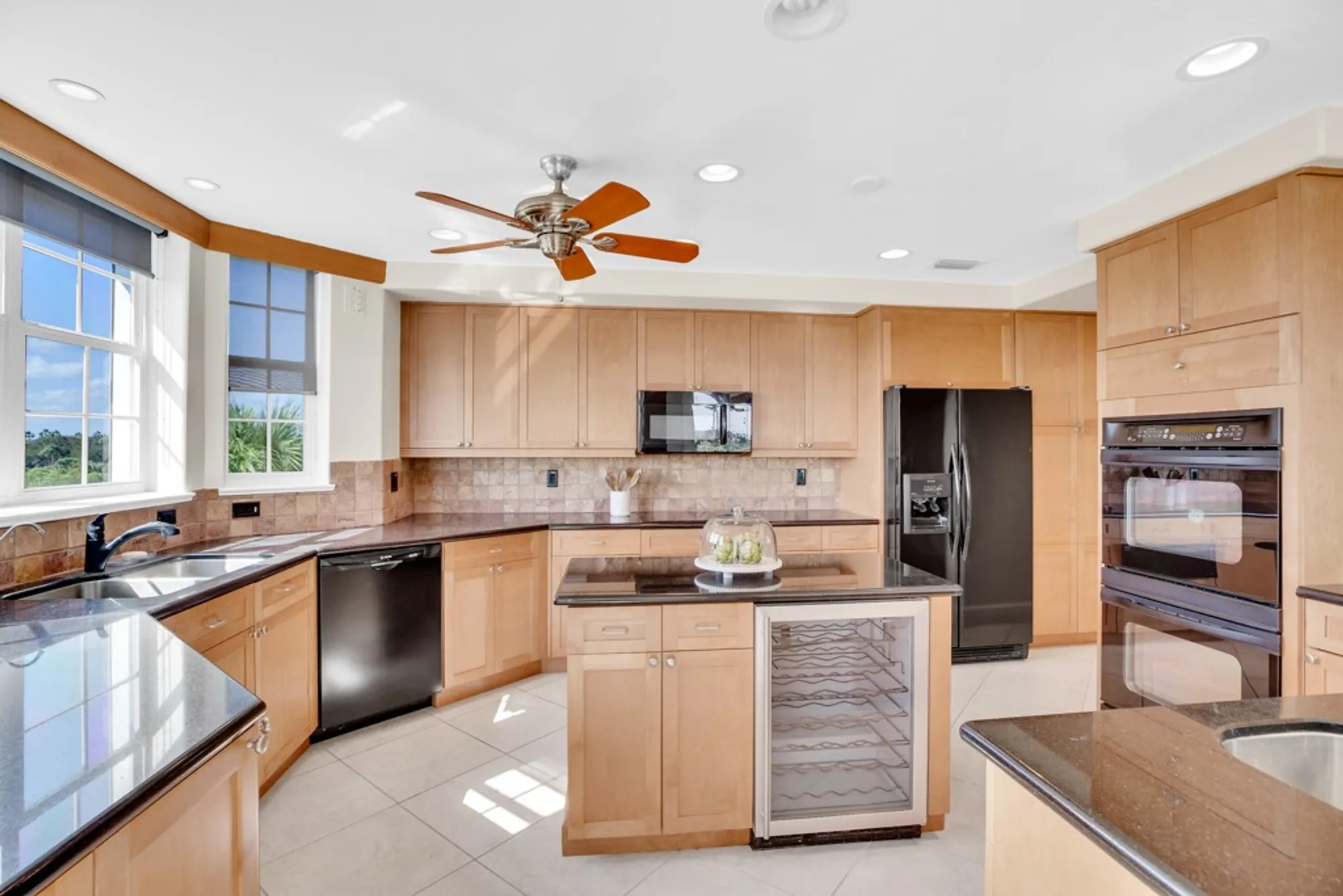 Property Slideshow image 27 of 36 | 5055 n harbor dr apt 302, Vero Beach, FL, 32967