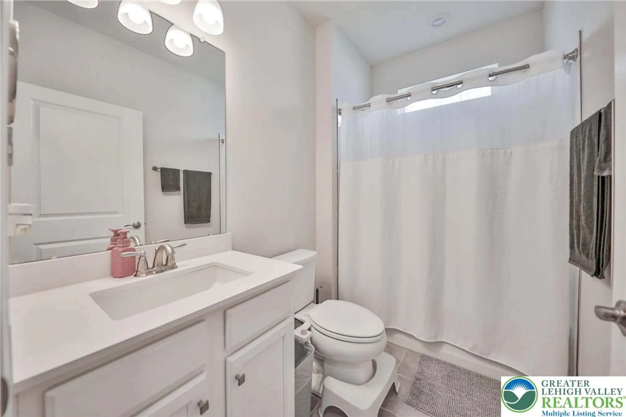 Property Slideshow image 13 of 18 | 8005 august ave, Breinigsville, PA, 18031