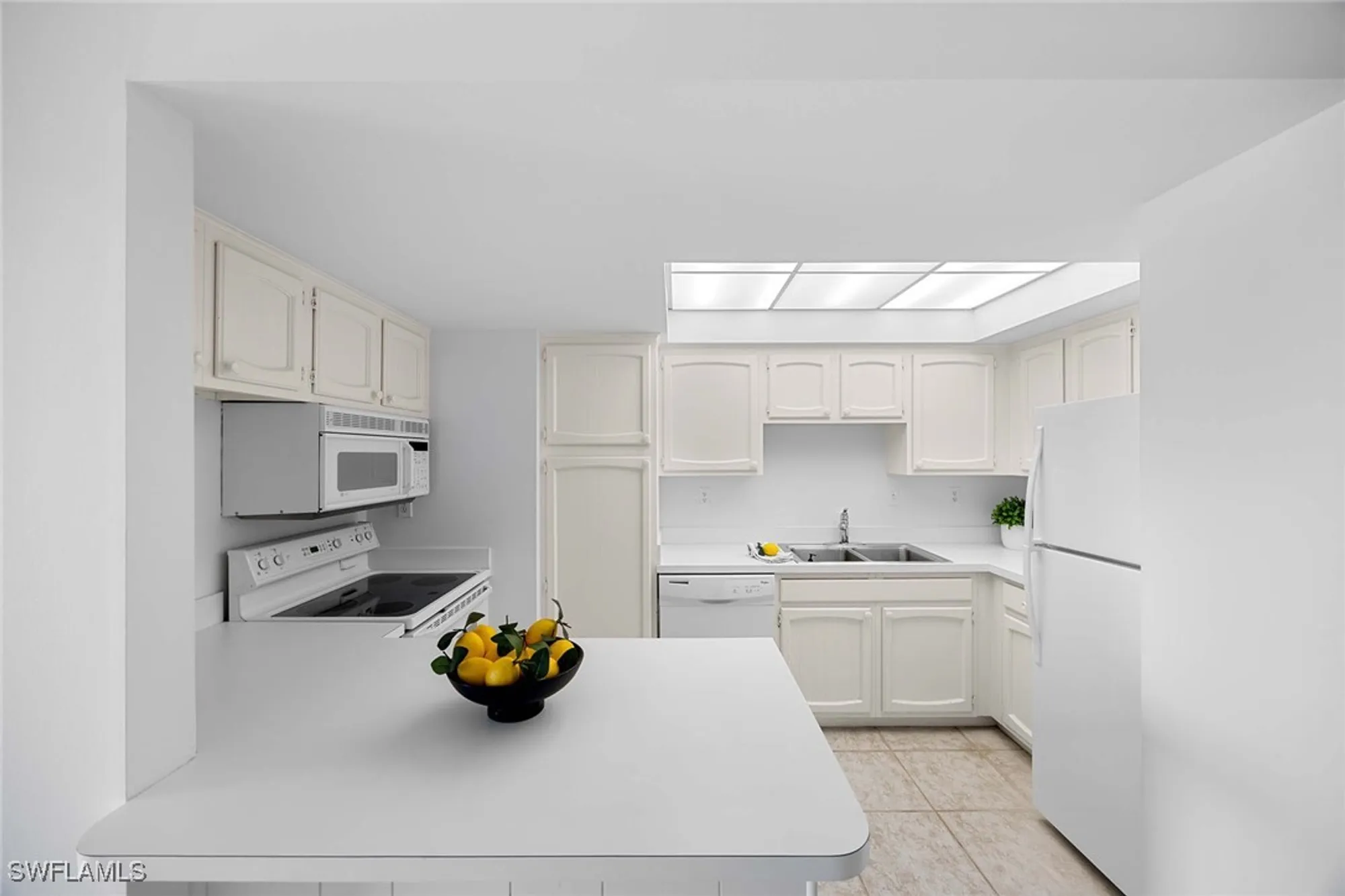 Property Slideshow image 5 of 21 | 3443 gulf shore blvd 207, Naples, FL, 34103