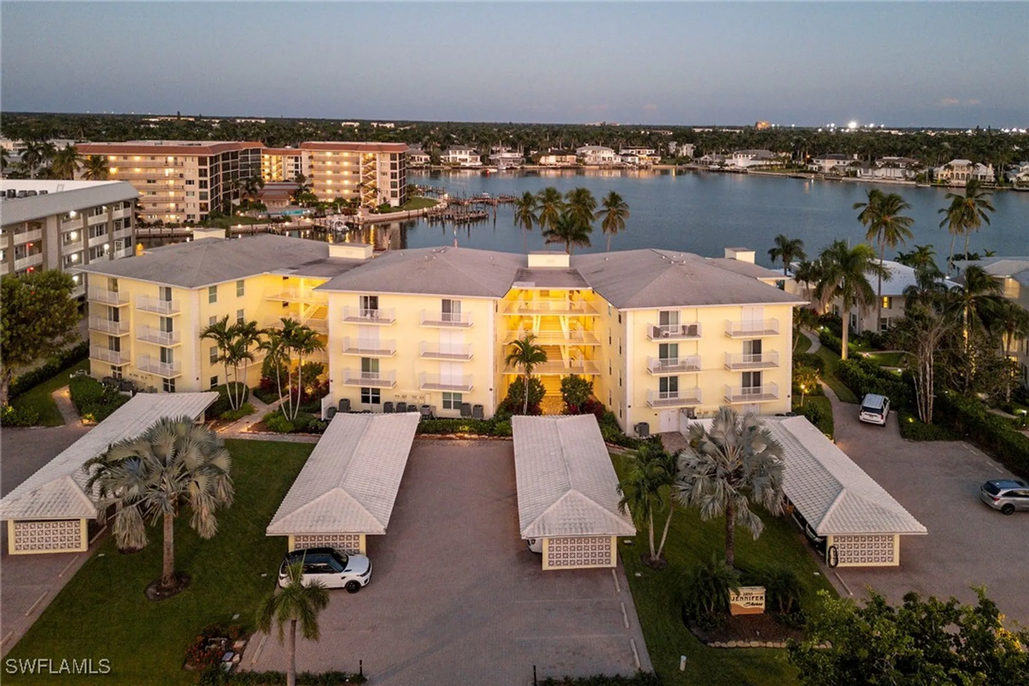 Property Slideshow image 14 of 20 | 2850 gulf shore blvd 110, Naples, FL, 34103