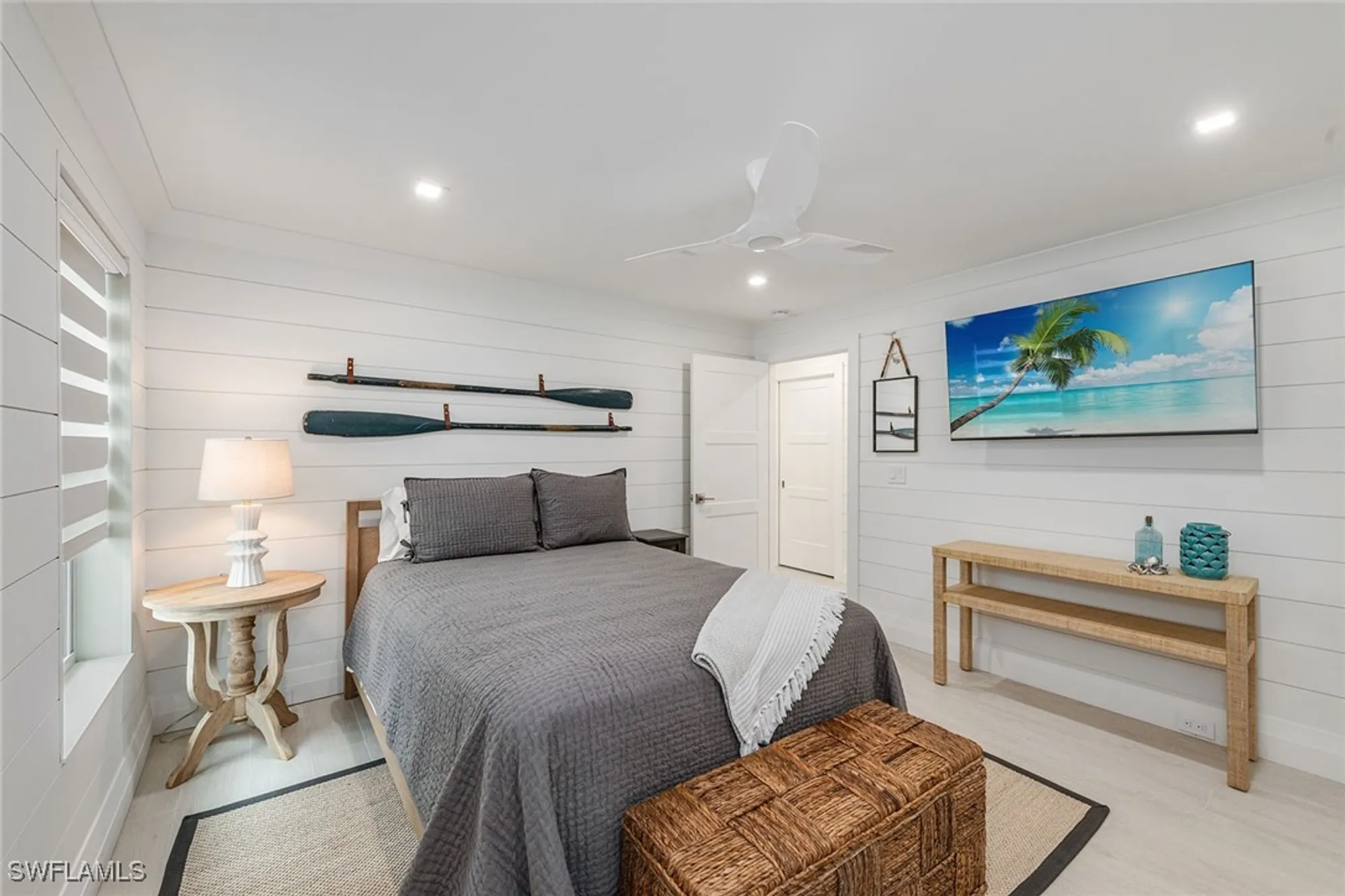 Property Slideshow image 11 of 20 | 2850 gulf shore blvd 110, Naples, FL, 34103