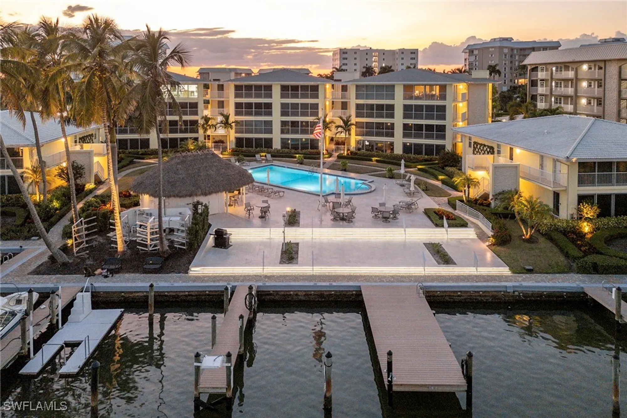 Property Slideshow image 13 of 20 | 2850 gulf shore blvd 110, Naples, FL, 34103