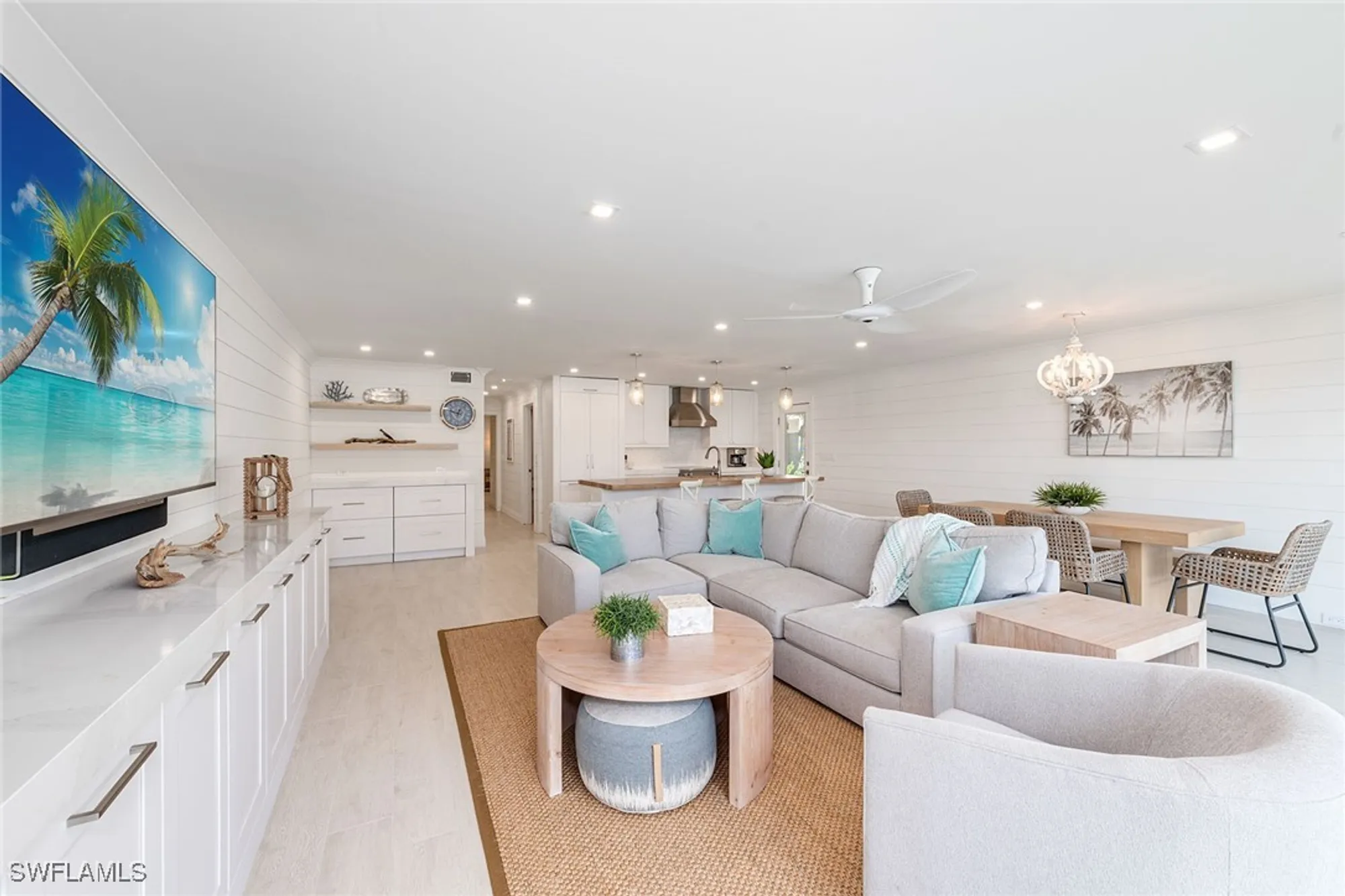 Property Slideshow image 4 of 20 | 2850 gulf shore blvd 110, Naples, FL, 34103