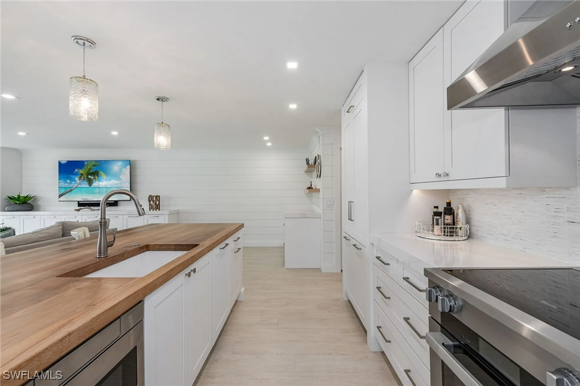 Property Slideshow image 6 of 20 | 2850 gulf shore blvd 110, Naples, FL, 34103