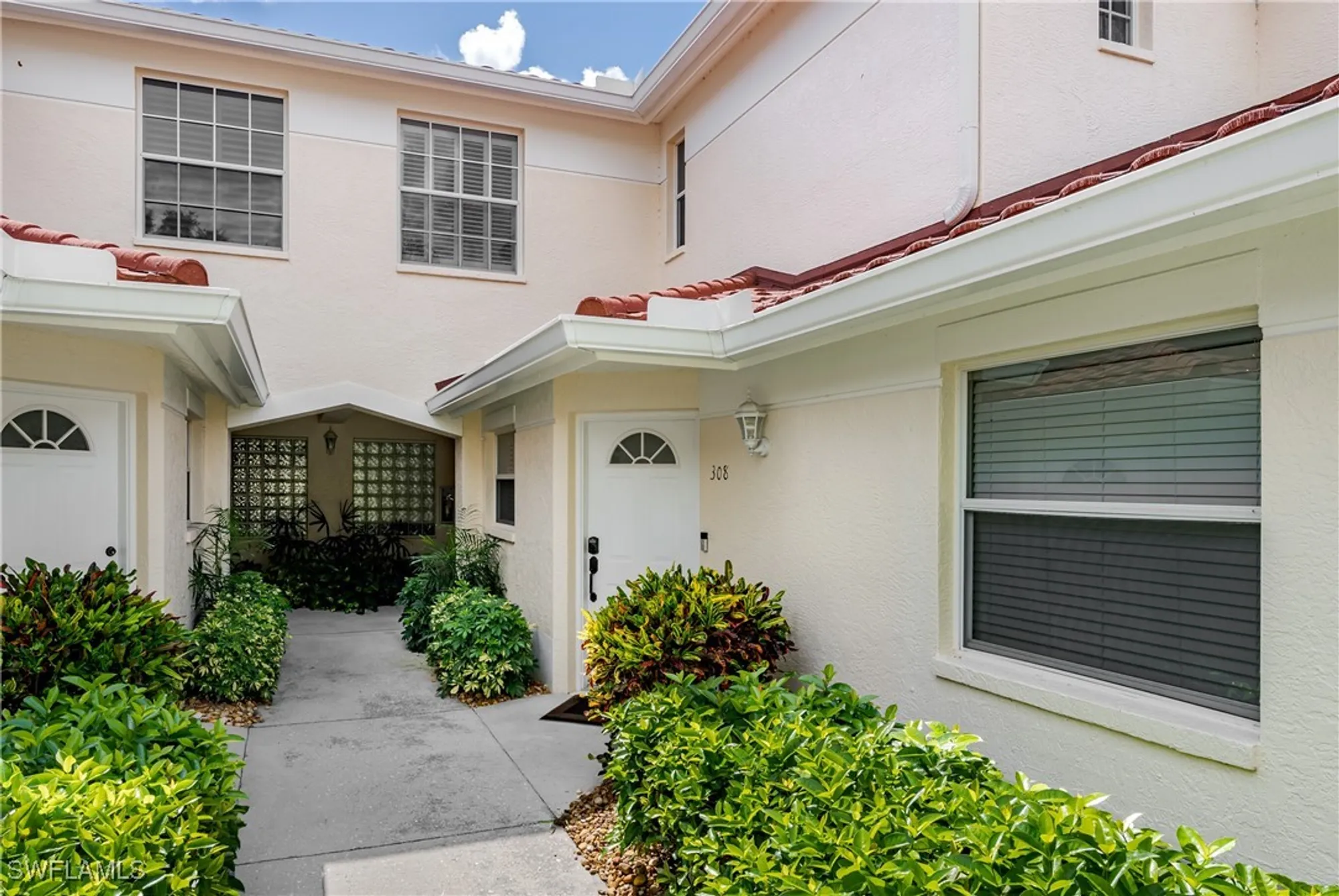 Property Slideshow image 30 of 50 | 650 lalique cir apt 308, Naples, FL, 34119