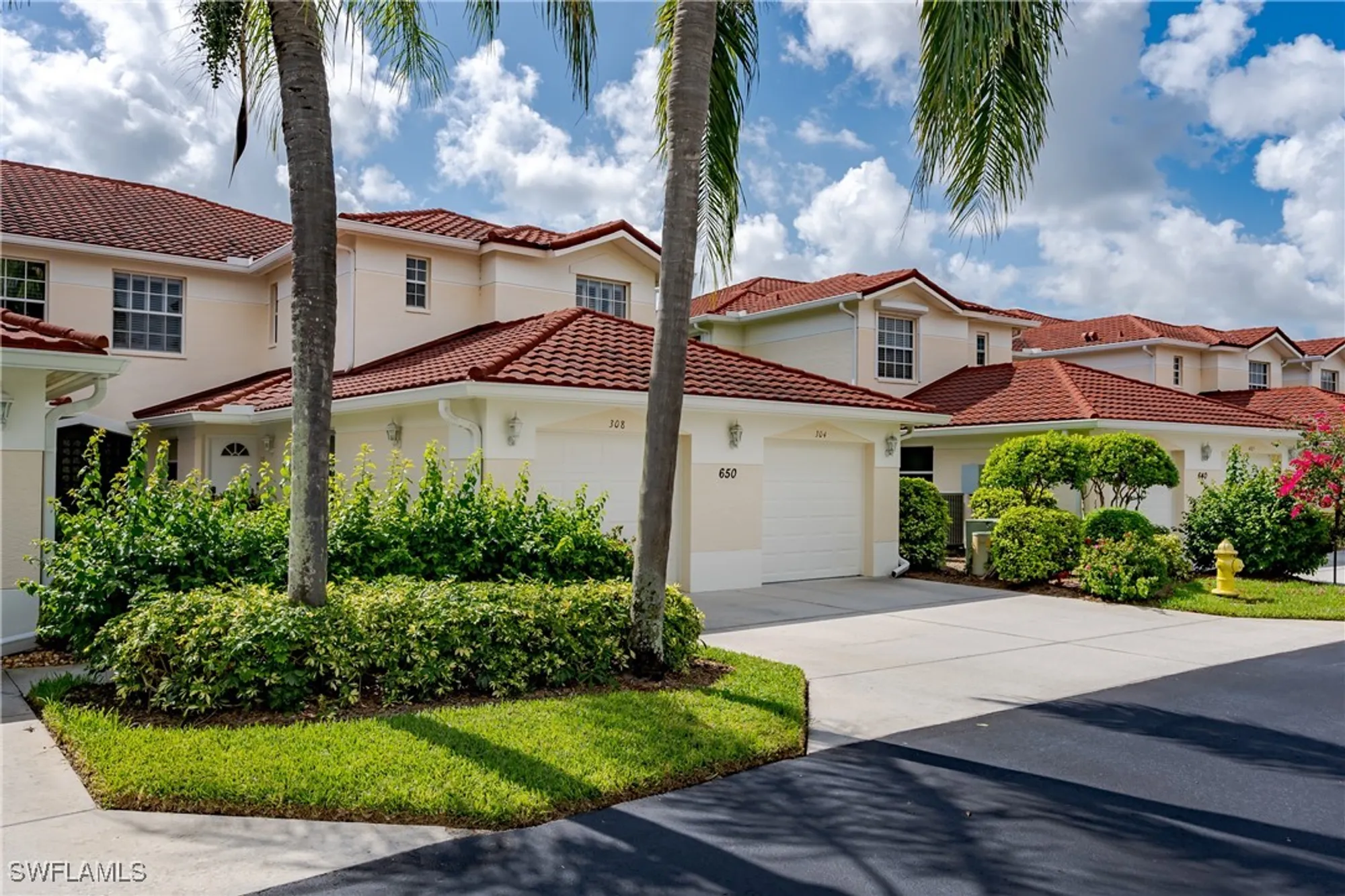 Property Slideshow image 32 of 50 | 650 lalique cir apt 308, Naples, FL, 34119