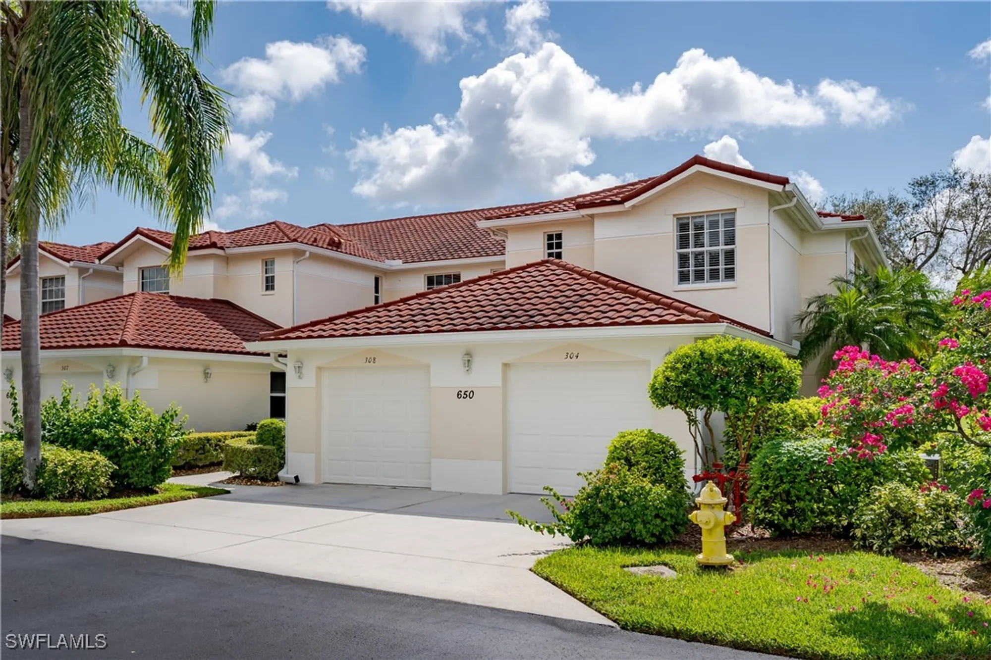 Property Slideshow image 33 of 50 | 650 lalique cir apt 308, Naples, FL, 34119