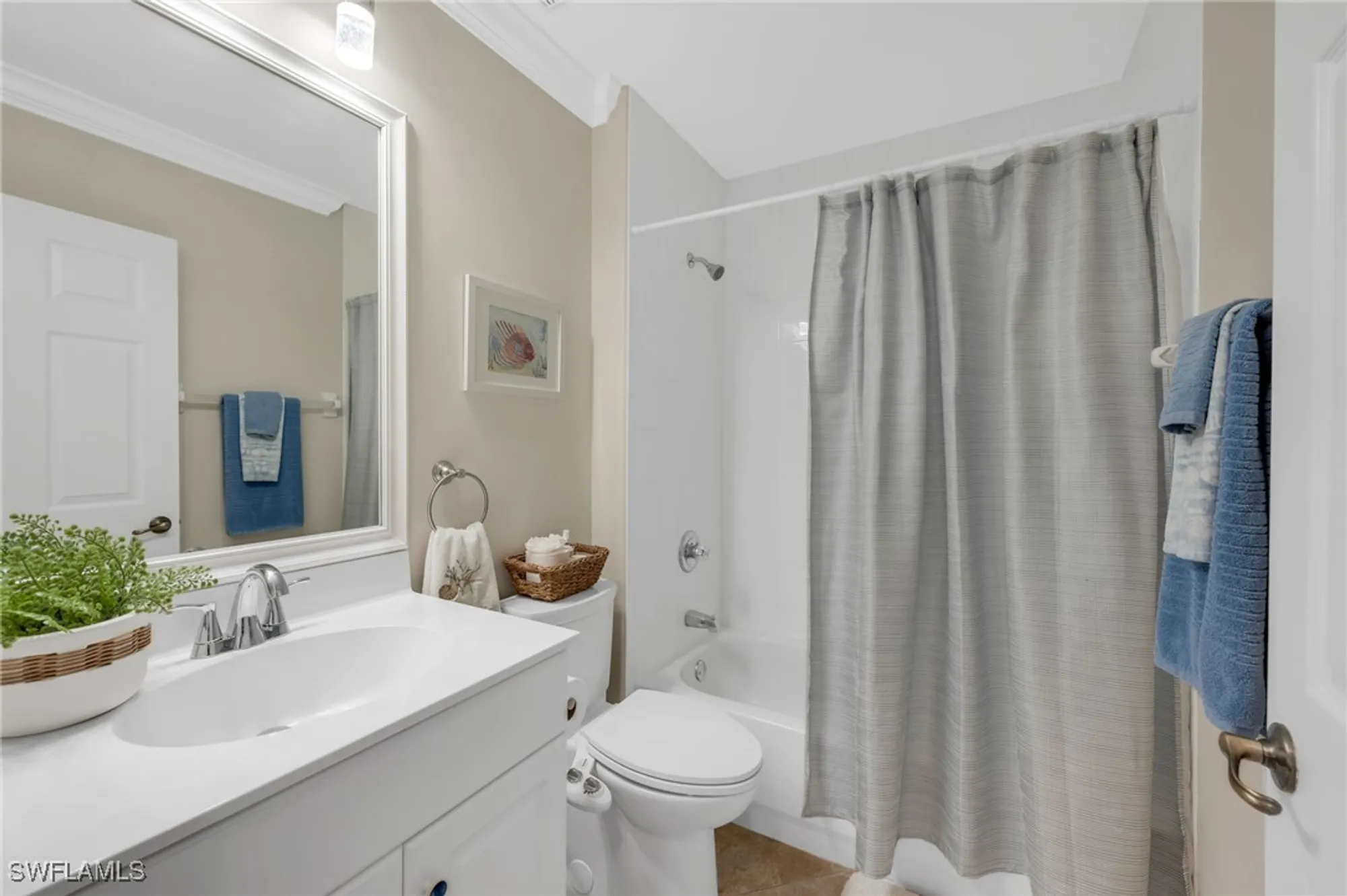 Property Slideshow image 16 of 24 | 566 vintage reserve ln # 21a, Naples, FL, 34119