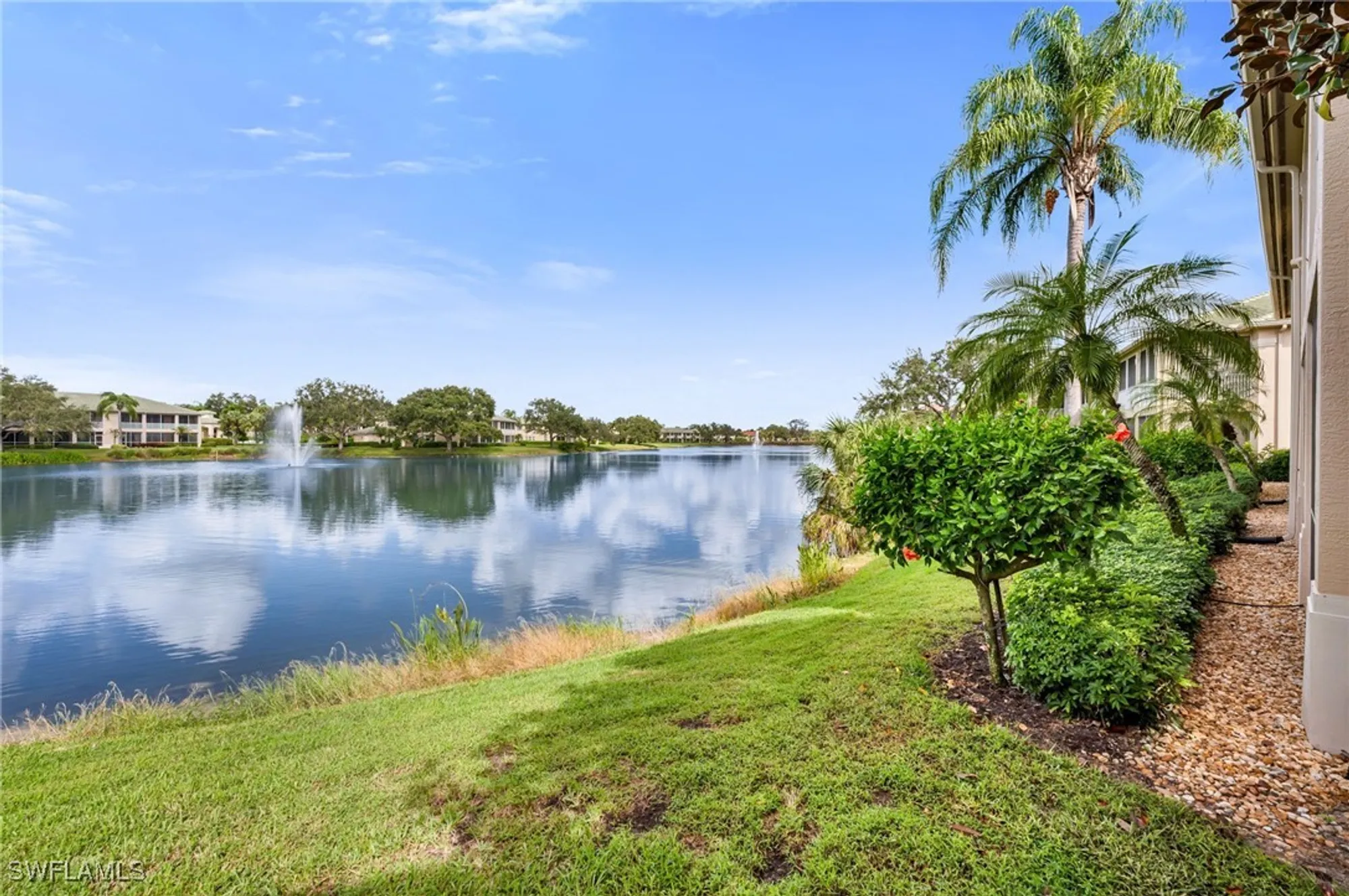 Property Slideshow image 18 of 24 | 566 vintage reserve ln # 21a, Naples, FL, 34119