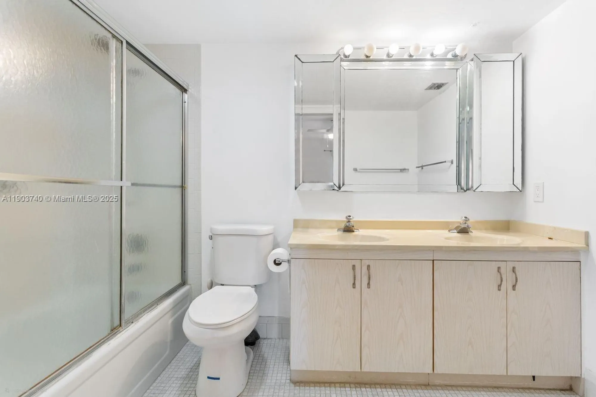 Property Slideshow image 11 of 27 | 2301 lucaya ln n2, Coconut Creek, FL, 33066