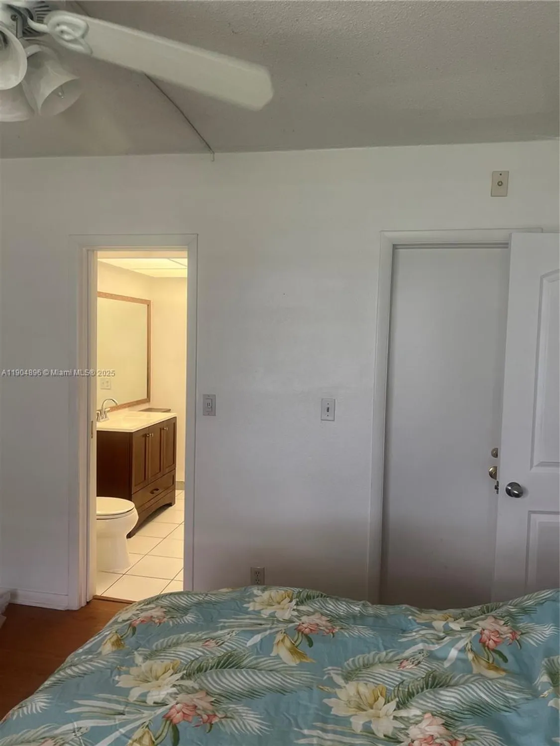 Property Slideshow image 13 of 48 | 2501 w golf blvd apt 128, Pompano Beach, FL, 33064