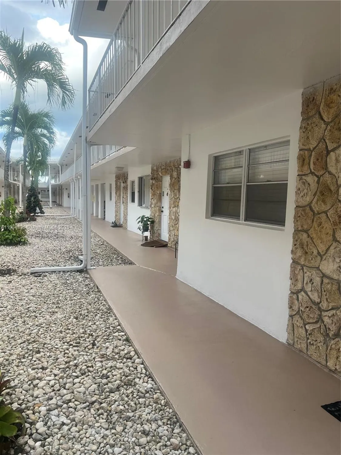Property Slideshow image 25 of 48 | 2501 w golf blvd apt 128, Pompano Beach, FL, 33064