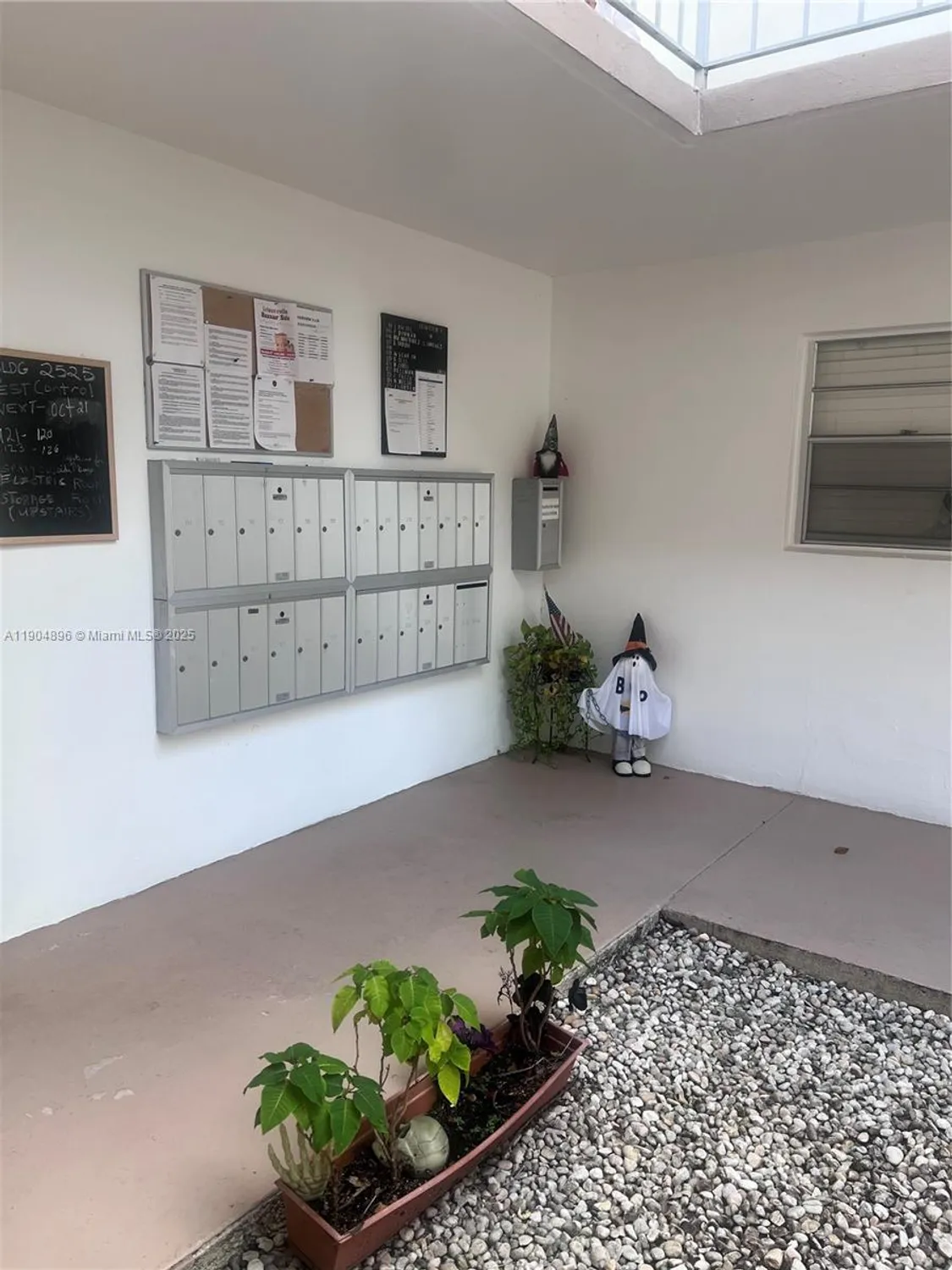 Property Slideshow image 26 of 48 | 2501 w golf blvd apt 128, Pompano Beach, FL, 33064