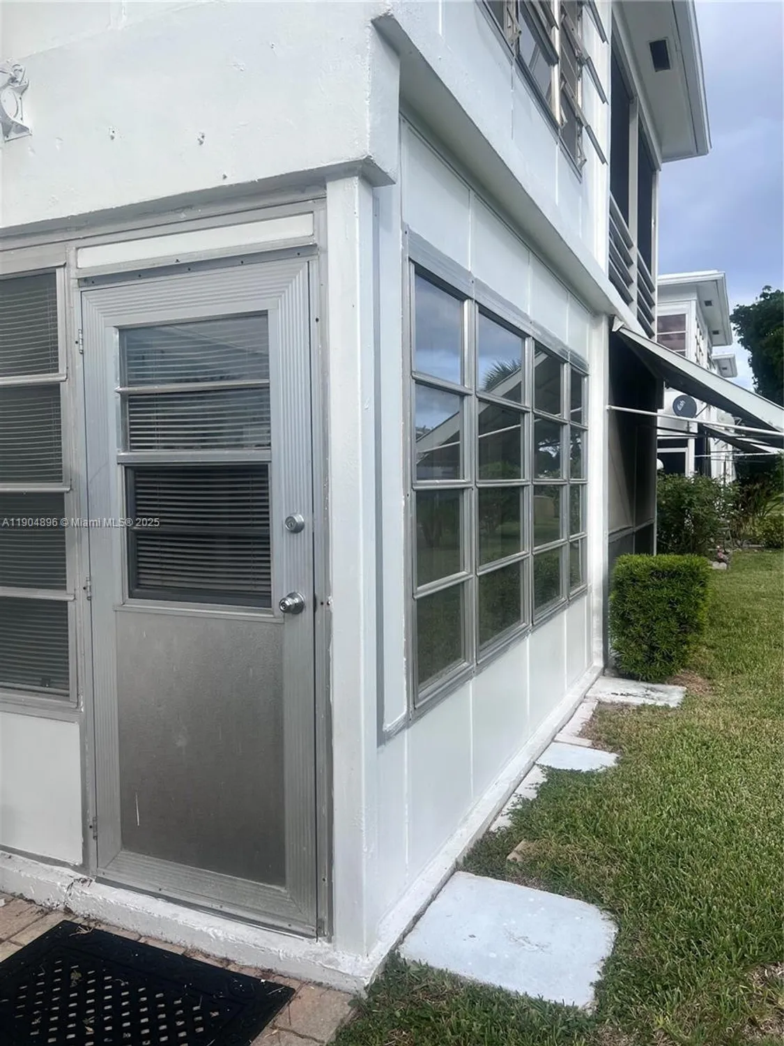 Property Slideshow image 21 of 48 | 2501 w golf blvd apt 128, Pompano Beach, FL, 33064