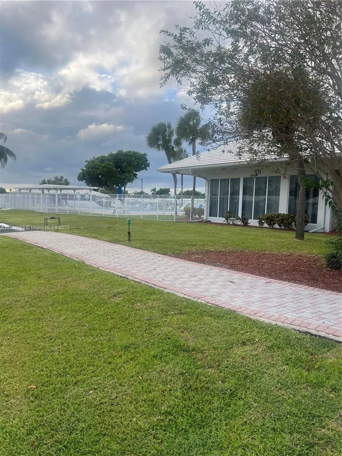 Property Slideshow image 38 of 48 | 2501 w golf blvd apt 128, Pompano Beach, FL, 33064