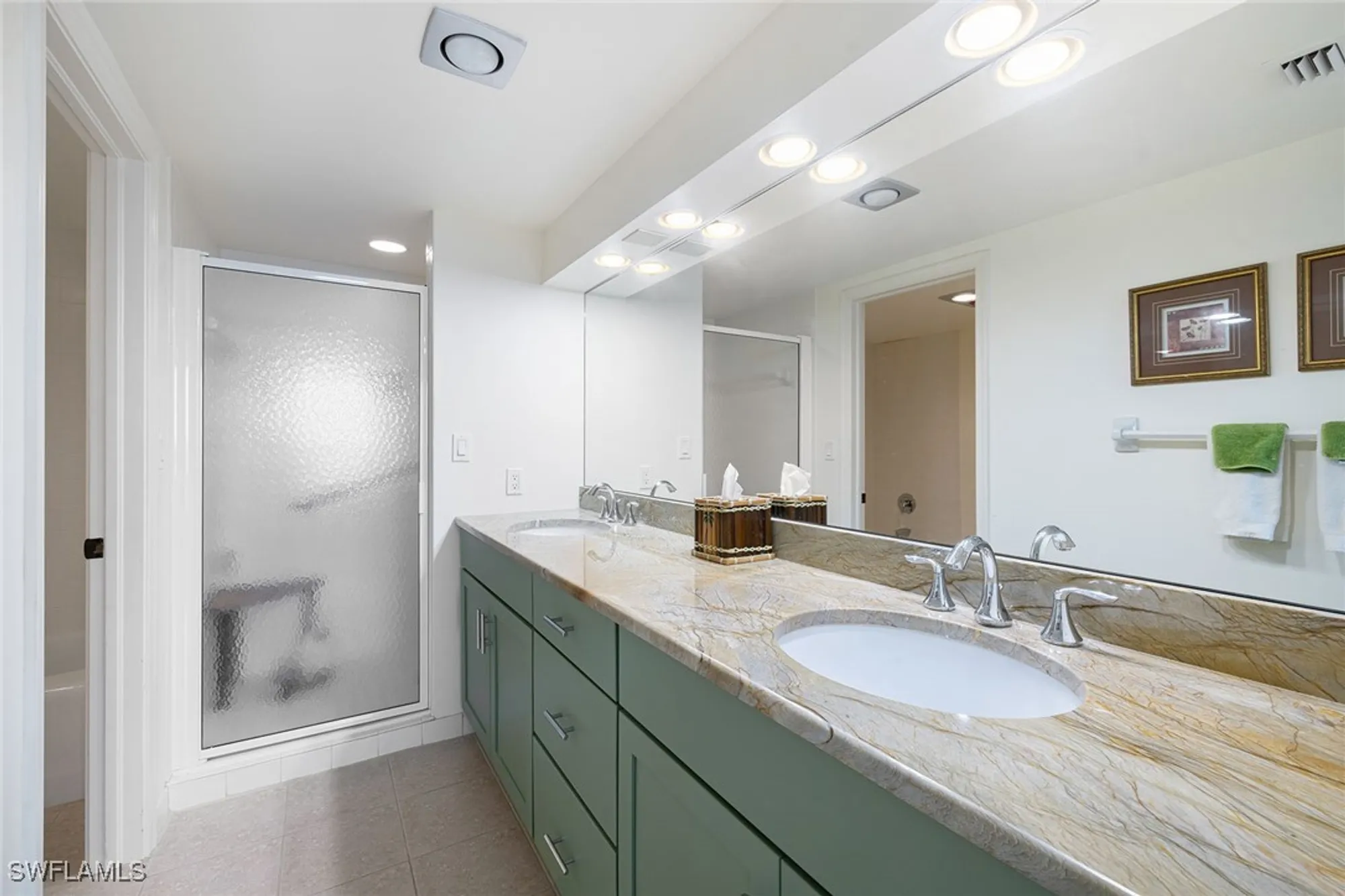 Property Slideshow image 14 of 34 | 3100 gulf shore blvd n apt 303, Naples, FL, 34103