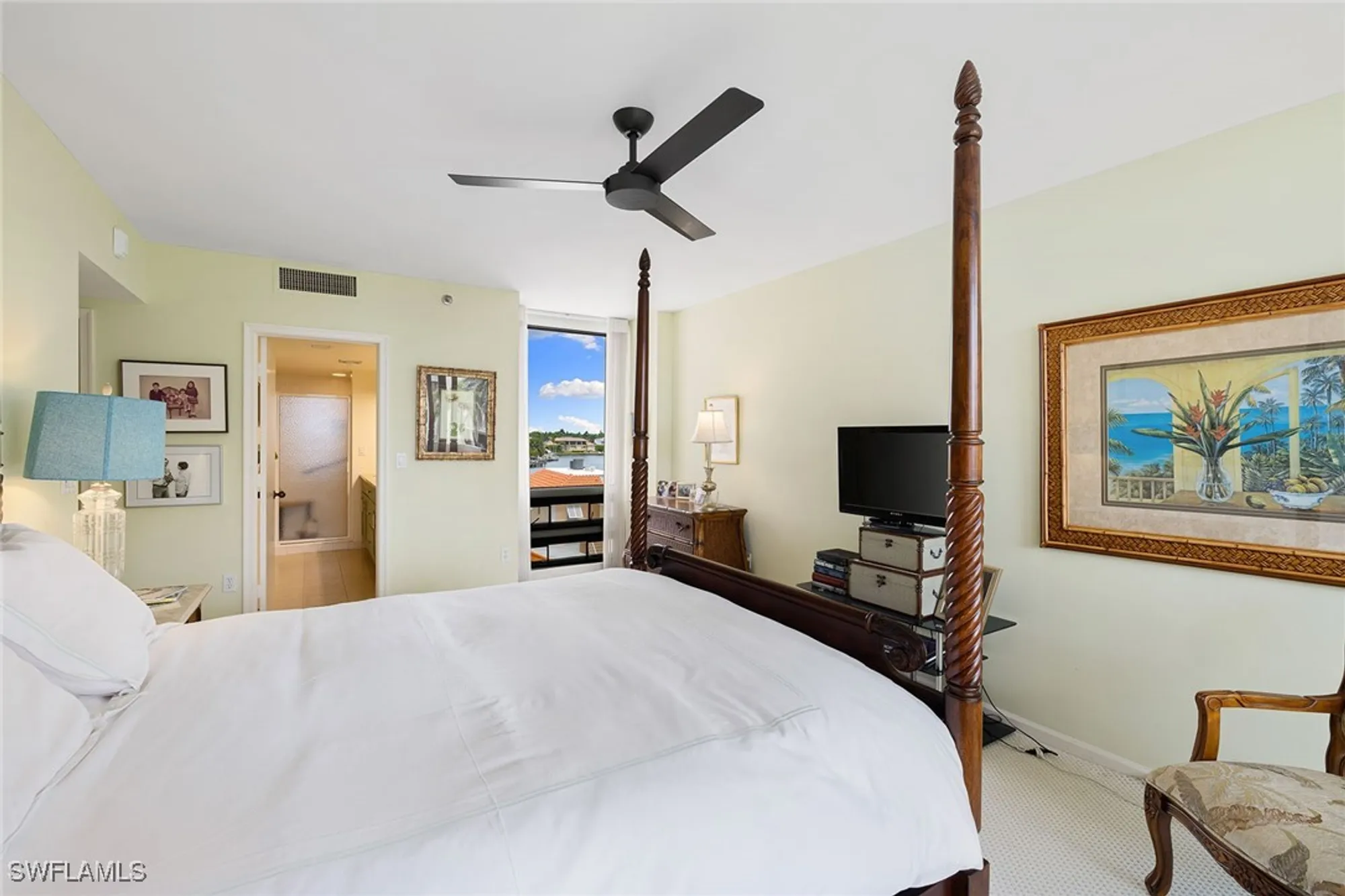 Property Slideshow image 18 of 34 | 3100 gulf shore blvd n apt 303, Naples, FL, 34103