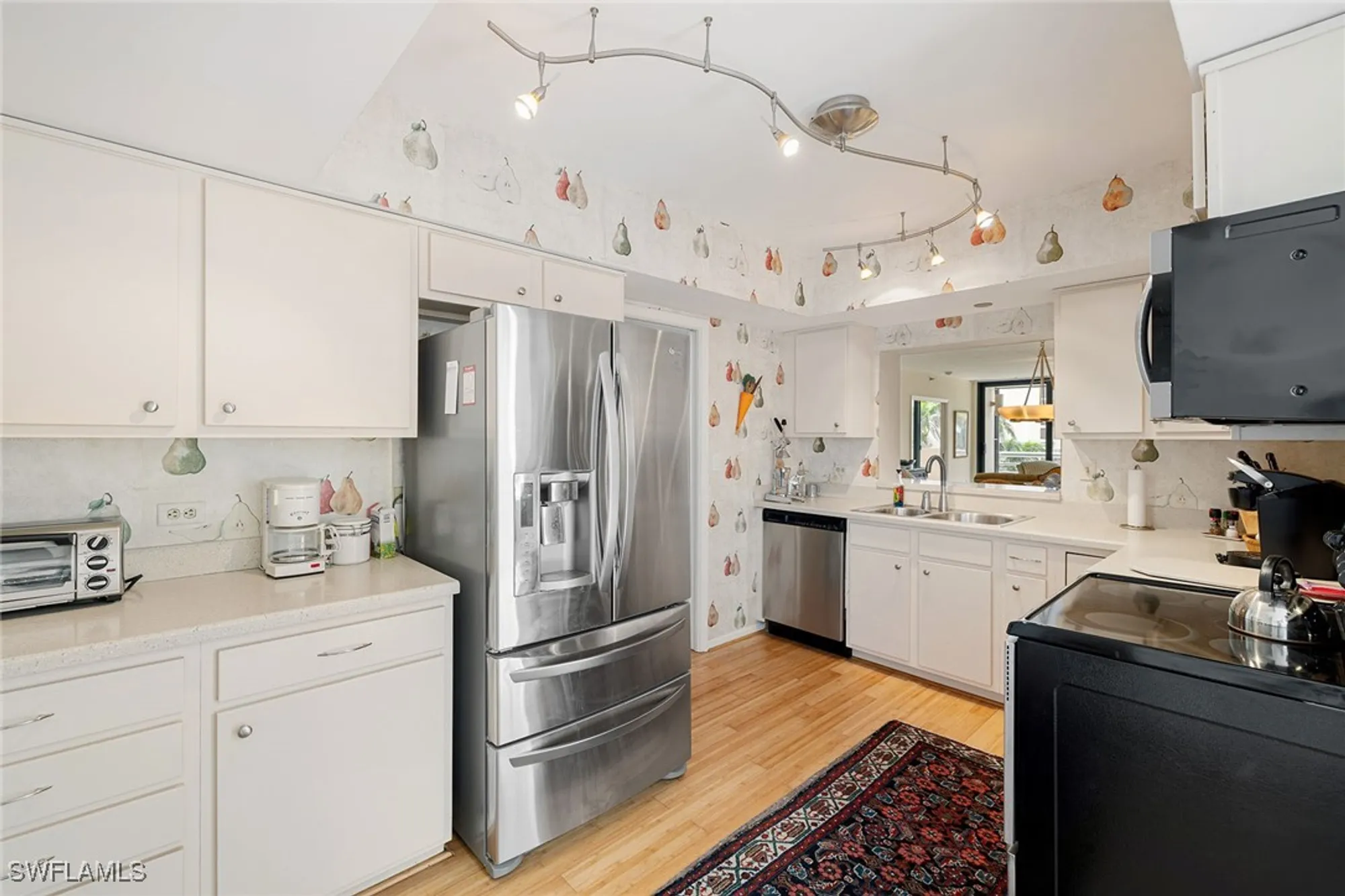 Property Slideshow image 10 of 34 | 3100 gulf shore blvd n apt 303, Naples, FL, 34103