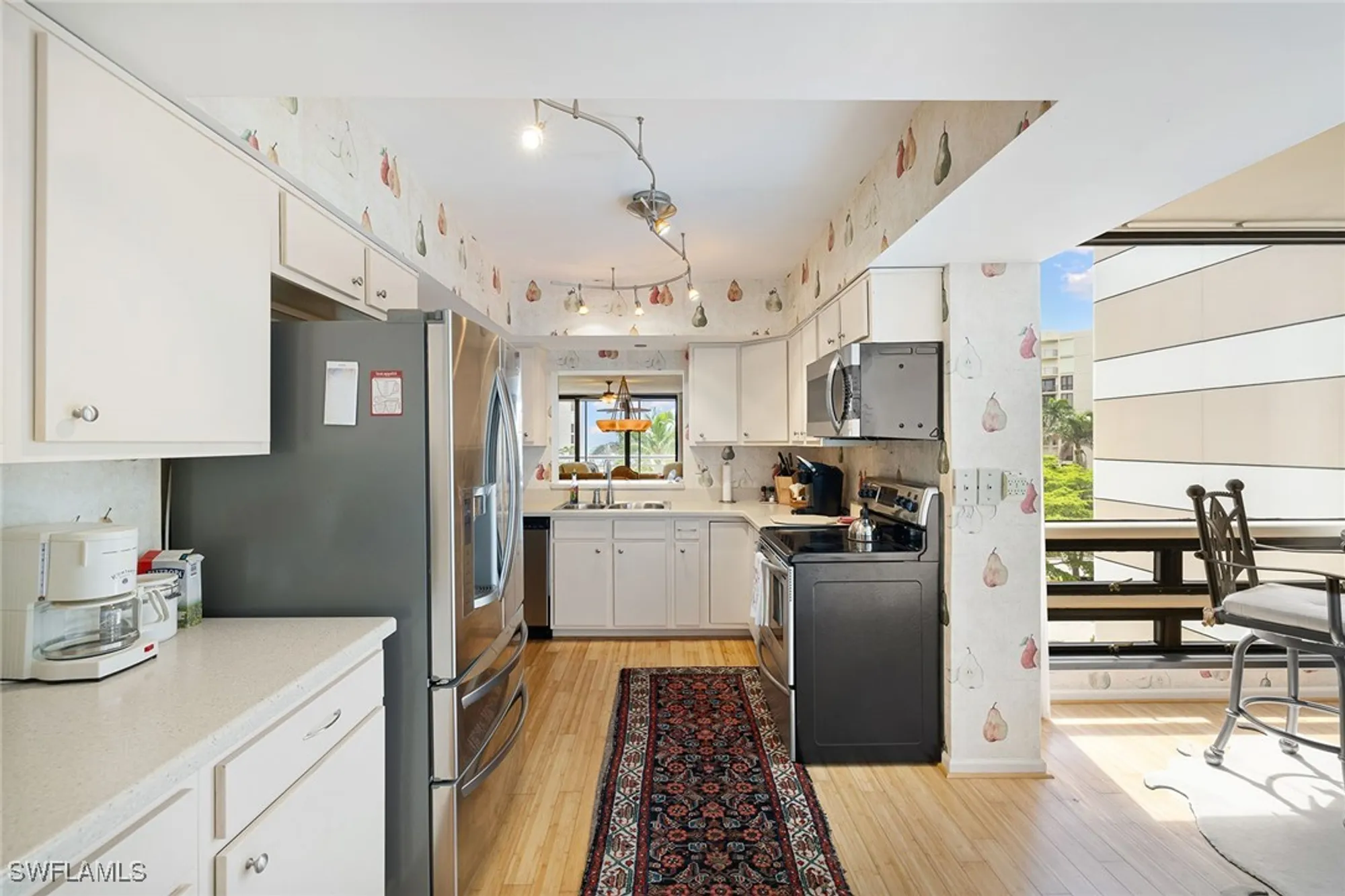 Property Slideshow image 9 of 34 | 3100 gulf shore blvd n apt 303, Naples, FL, 34103