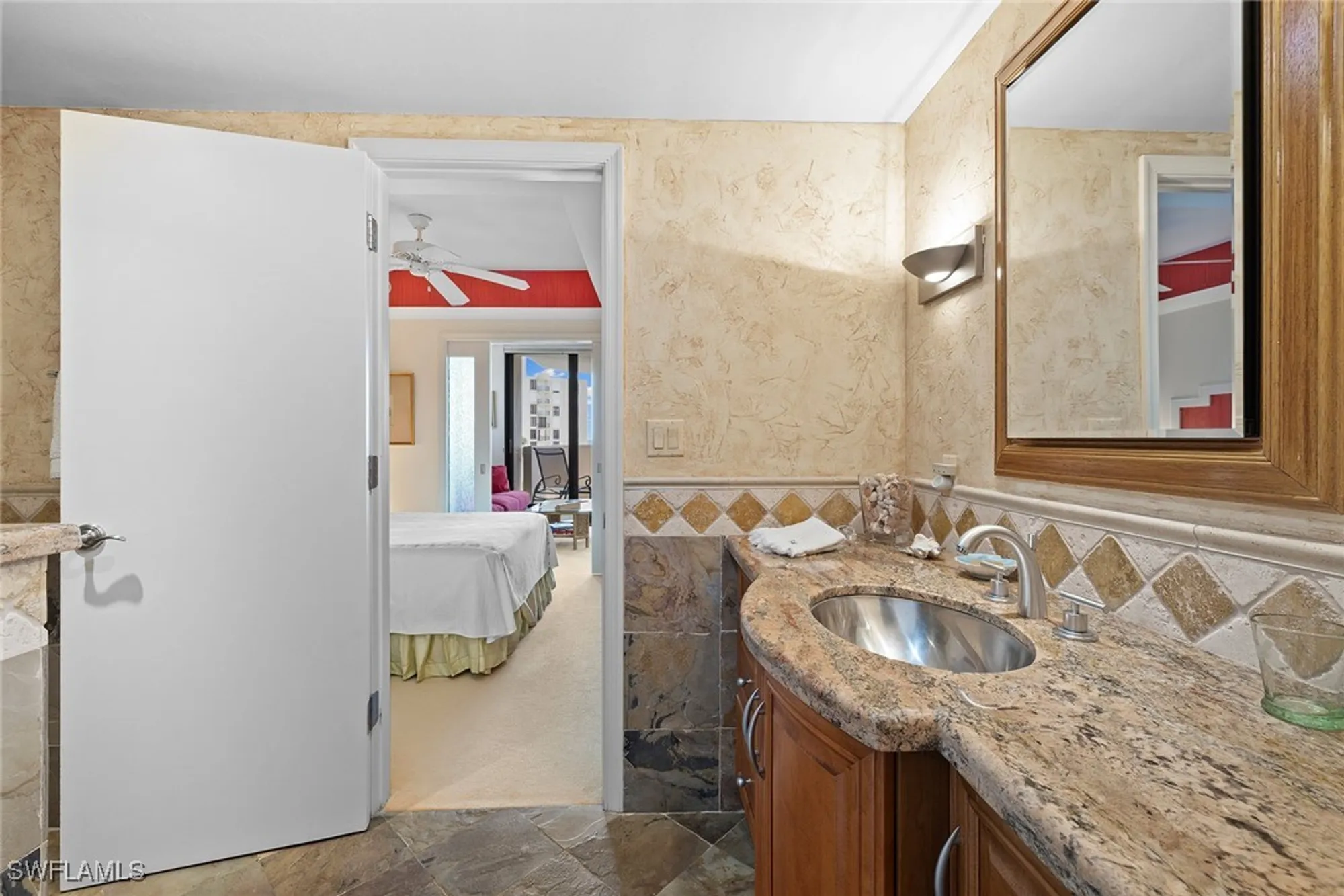 Property Slideshow image 11 of 32 | 3100 gulf shore blvd n apt 403, Naples, FL, 34103