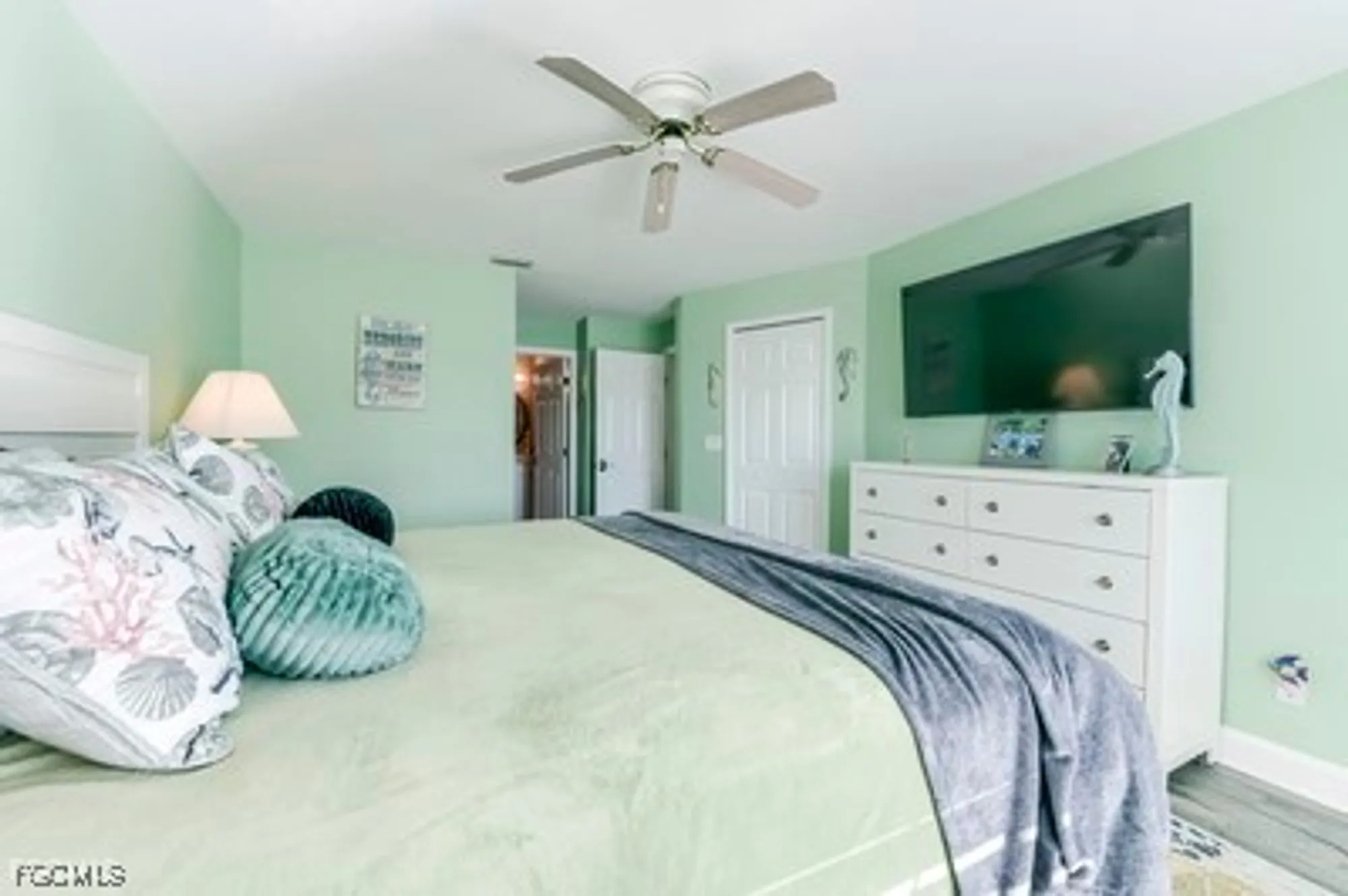 Property Slideshow image 14 of 26 | 11621 spinnaker way # 135, Fort Myers, FL, 33908