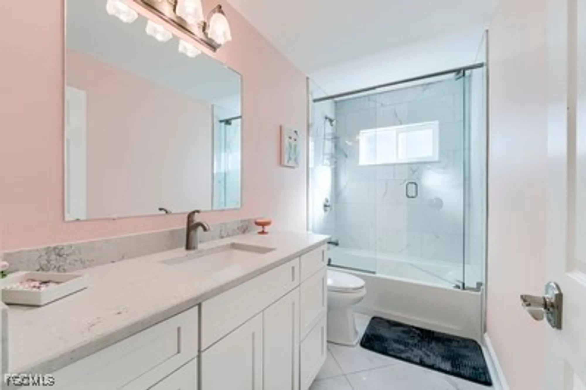 Property Slideshow image 18 of 26 | 11621 spinnaker way # 135, Fort Myers, FL, 33908
