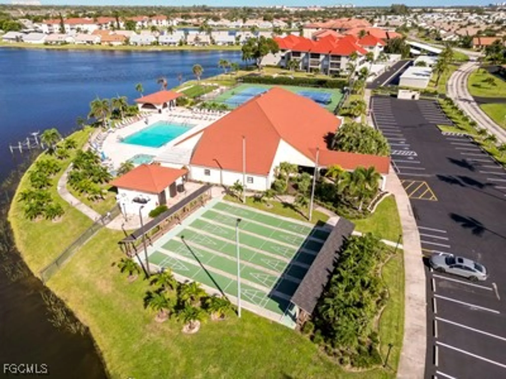 Property Slideshow image 3 of 26 | 11621 spinnaker way # 135, Fort Myers, FL, 33908