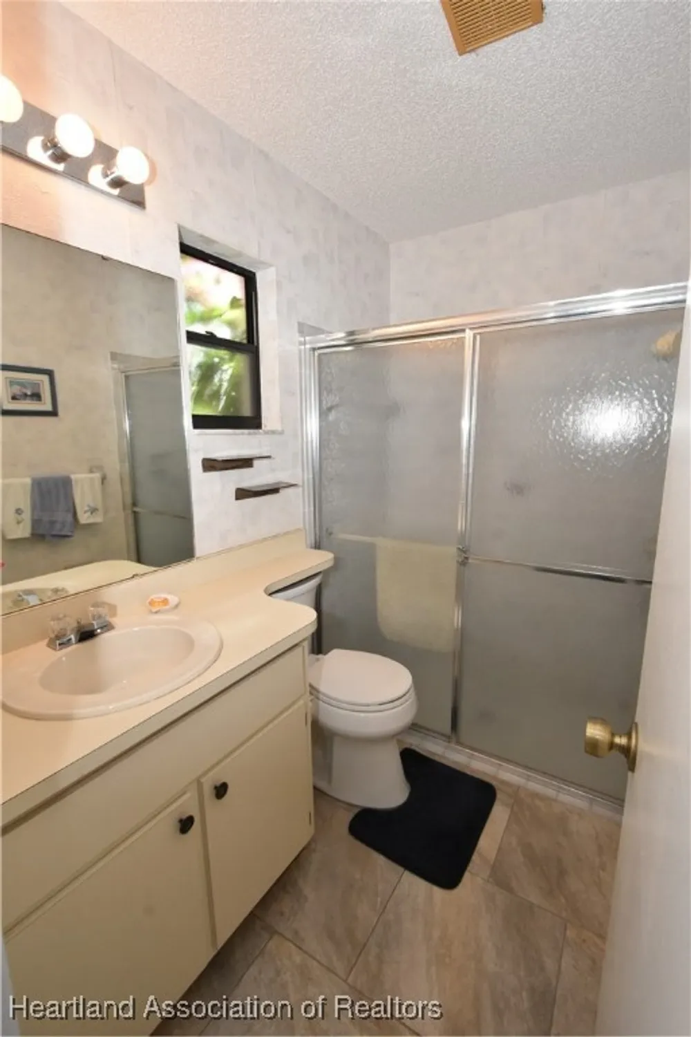 Property Slideshow image 17 of 32 | 3922 sunbird cir, Sebring, FL, 33872