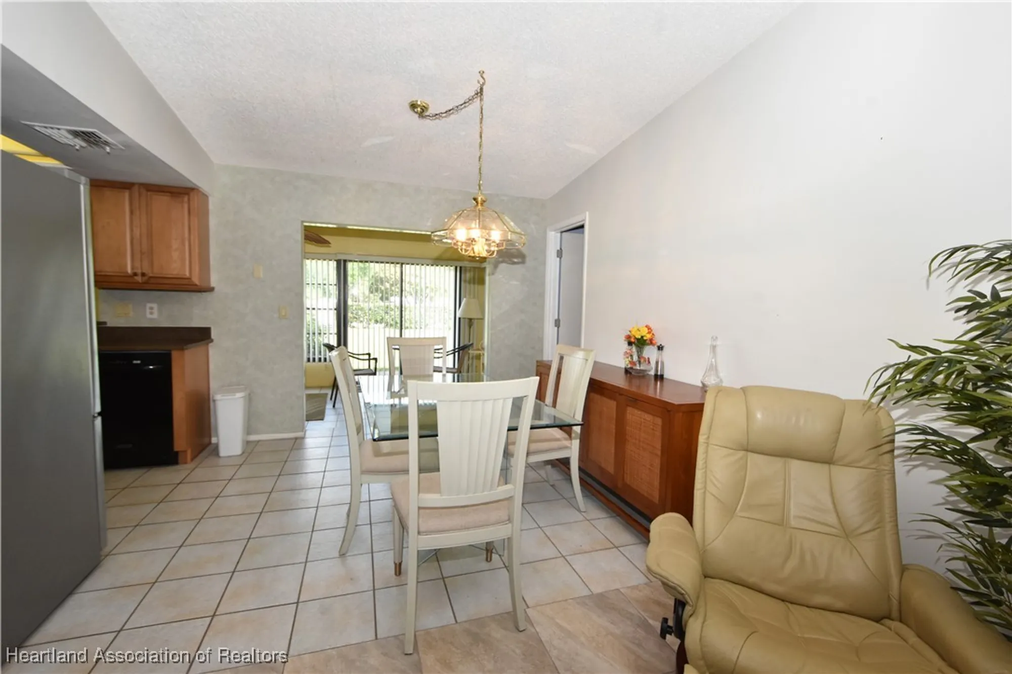 Property Slideshow image 7 of 32 | 3922 sunbird cir, Sebring, FL, 33872