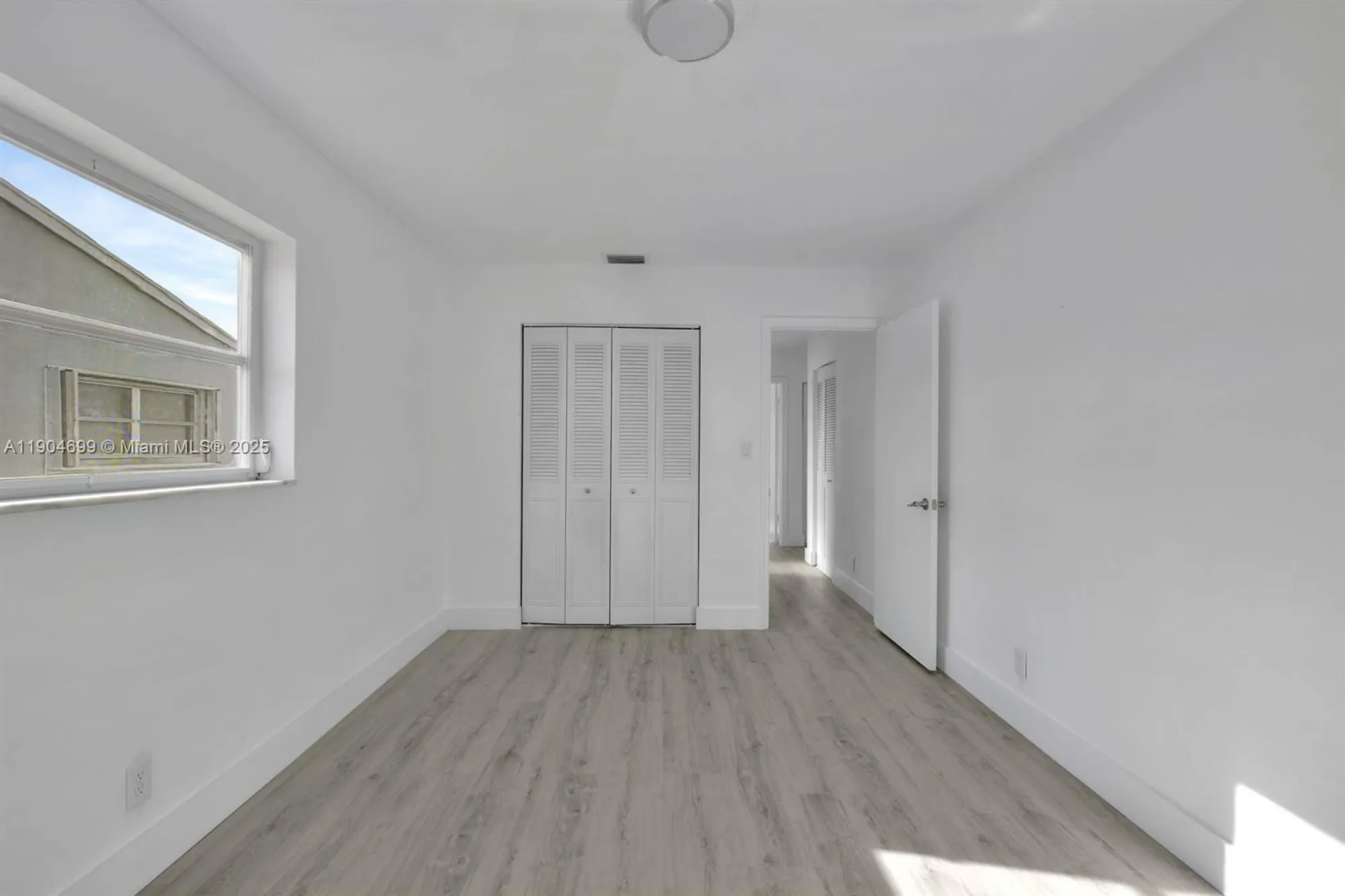 Property Slideshow image 10 of 13 | 4964 nw 48th way, Tamarac, FL, 33319