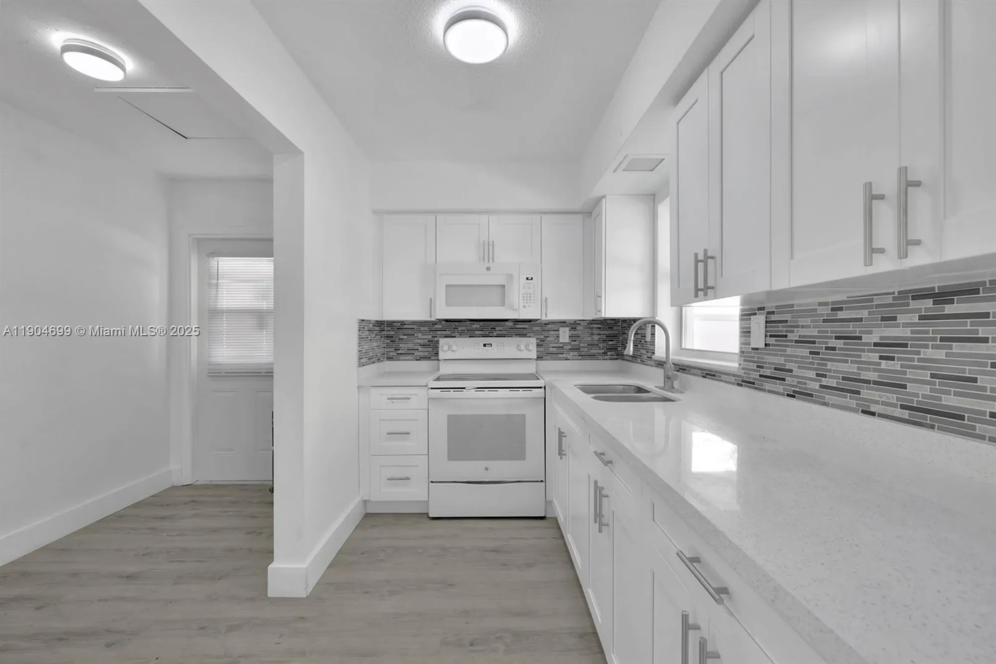 Property Slideshow image 2 of 13 | 4964 nw 48th way, Tamarac, FL, 33319