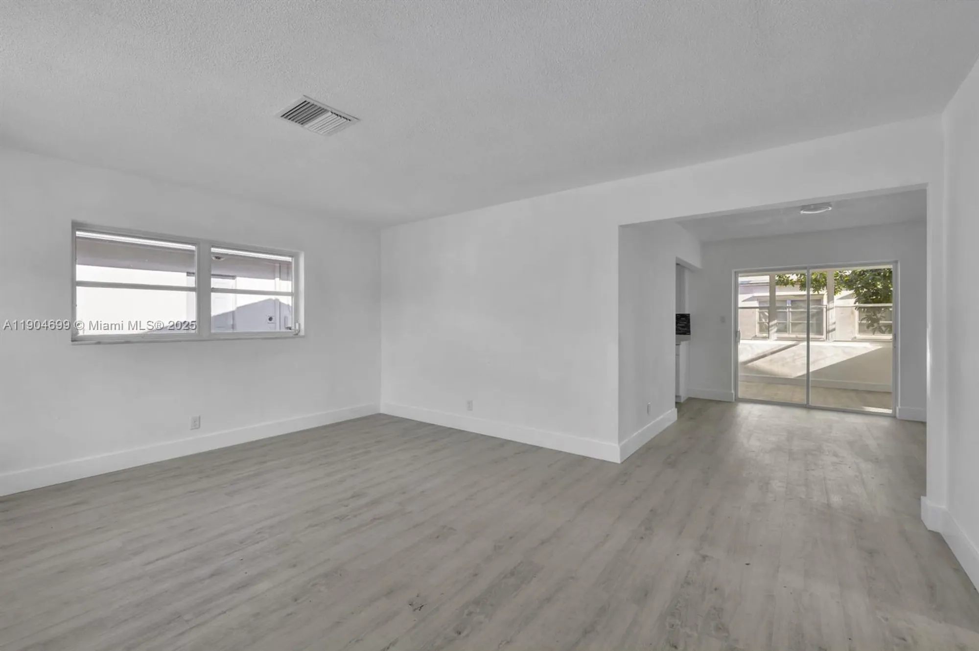 Property Slideshow image 5 of 13 | 4964 nw 48th way, Tamarac, FL, 33319