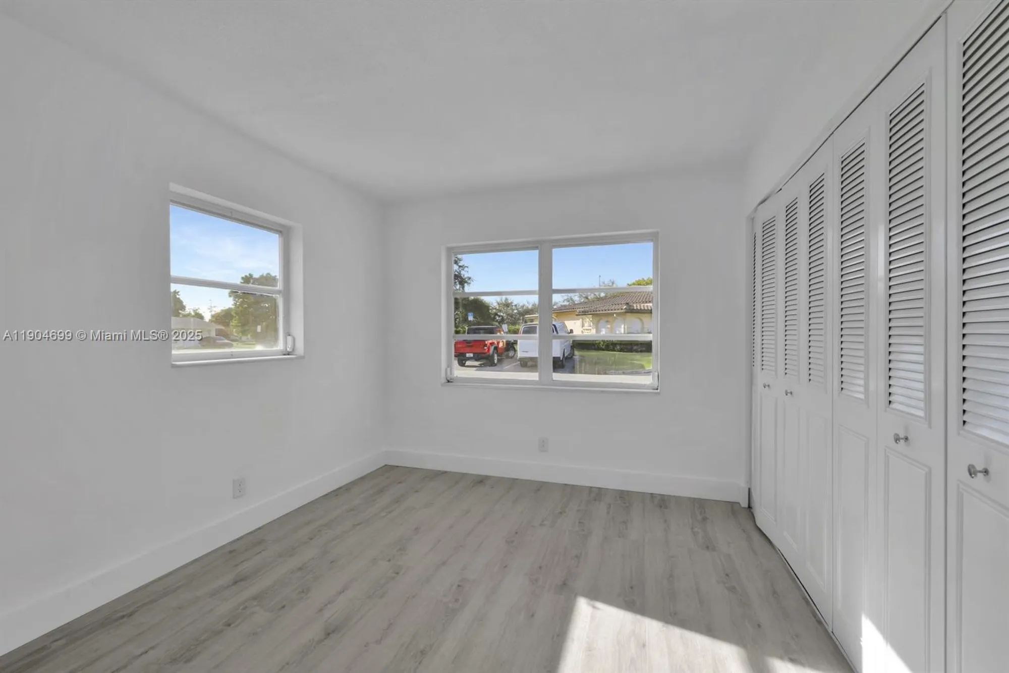 Property Slideshow image 8 of 13 | 4964 nw 48th way, Tamarac, FL, 33319