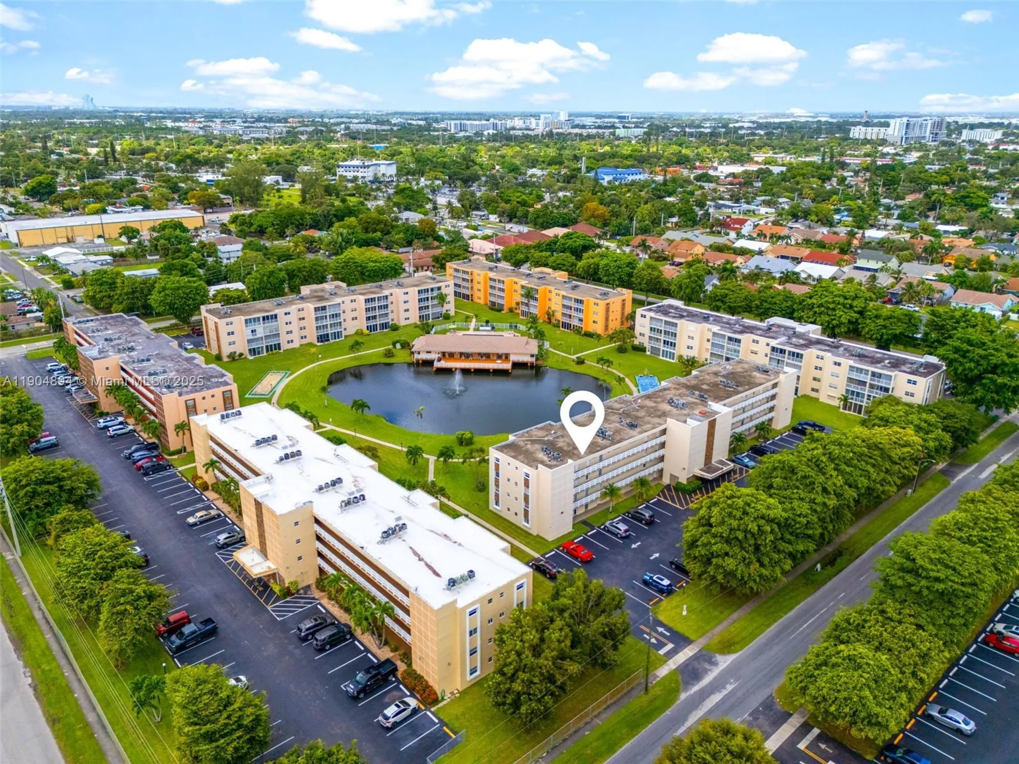 Property Slideshow image 11 of 20 | 1024 se 3rd ave 301, Dania Beach, FL, 33004