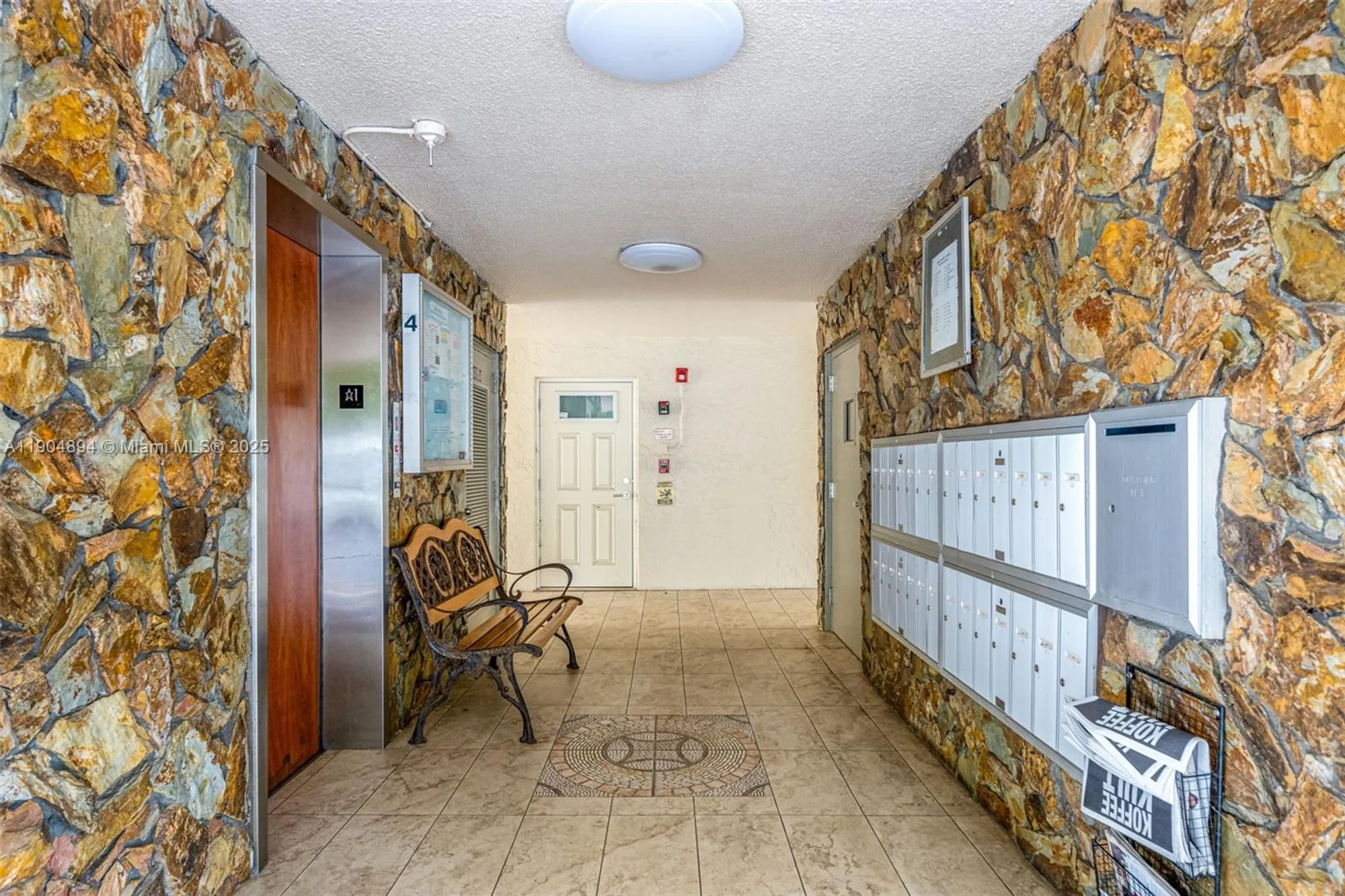 Property Slideshow image 4 of 20 | 1024 se 3rd ave 301, Dania Beach, FL, 33004