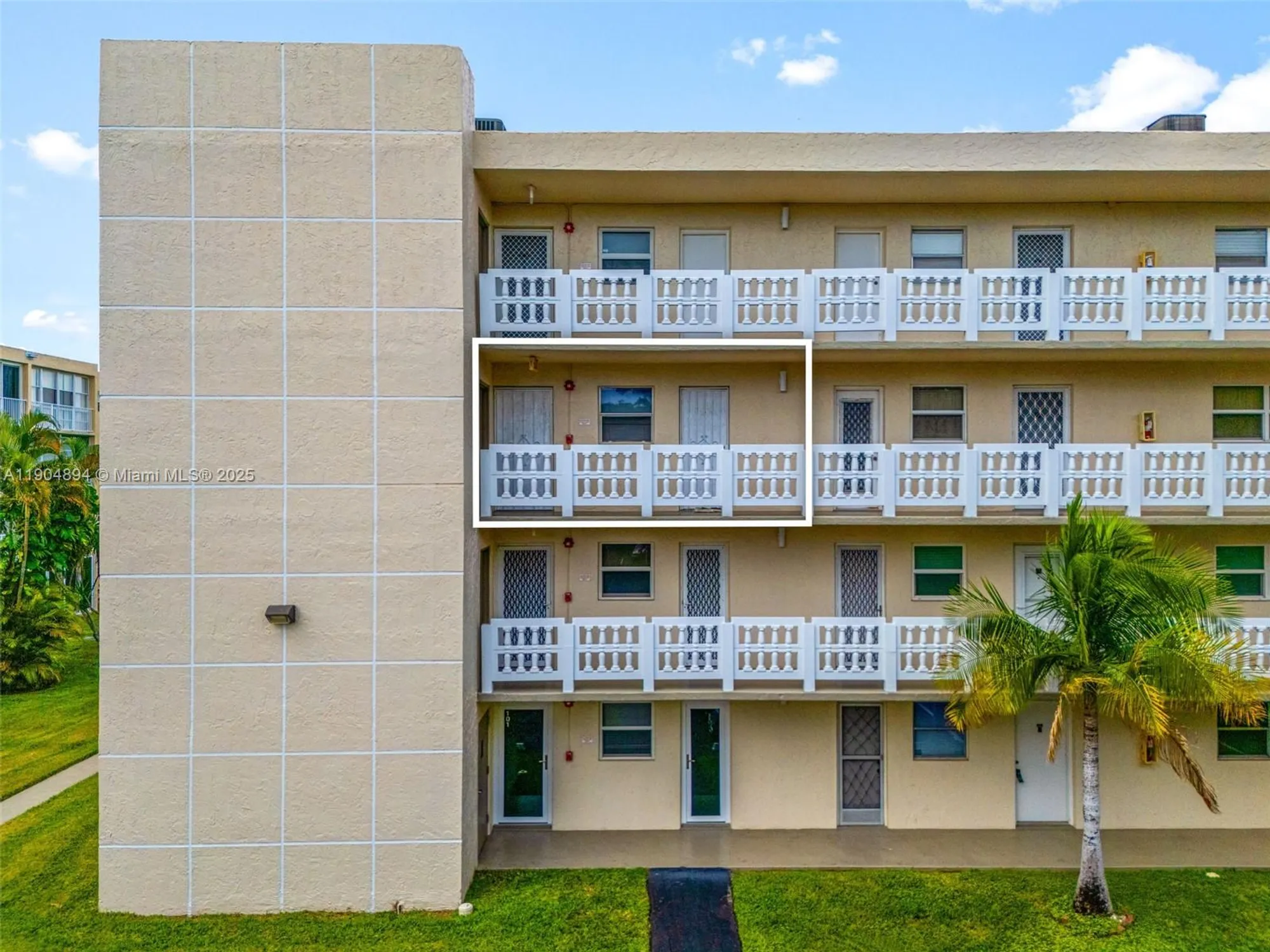 Property Slideshow image 7 of 20 | 1024 se 3rd ave 301, Dania Beach, FL, 33004