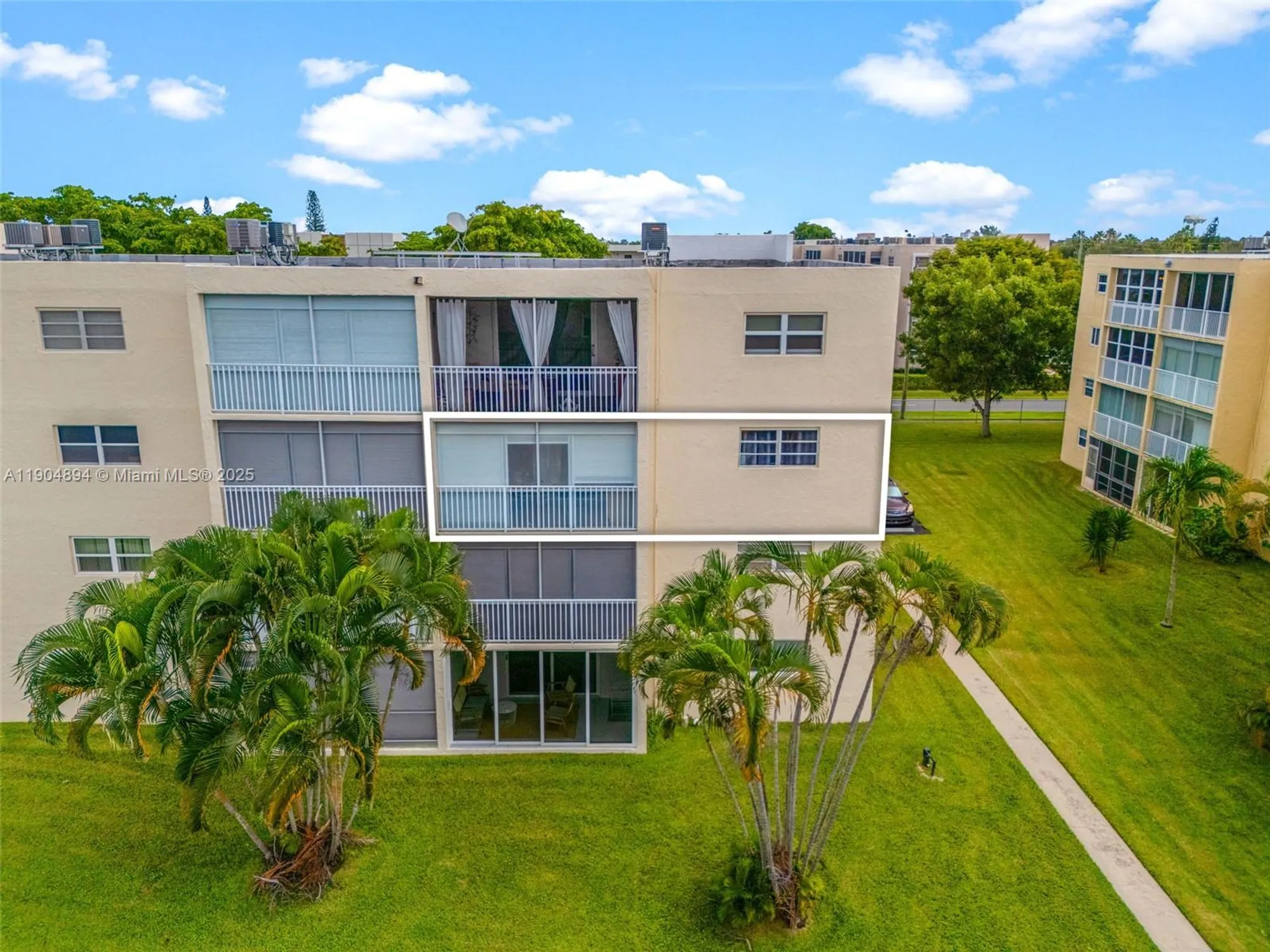 Property Slideshow image 8 of 20 | 1024 se 3rd ave 301, Dania Beach, FL, 33004