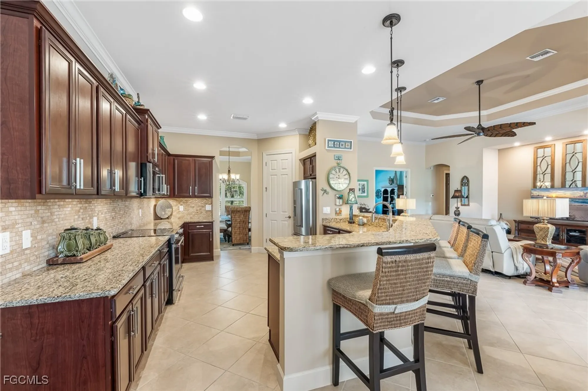 Property Slideshow image 10 of 39 | 11013 surrey pl, Fort Myers, FL, 33913