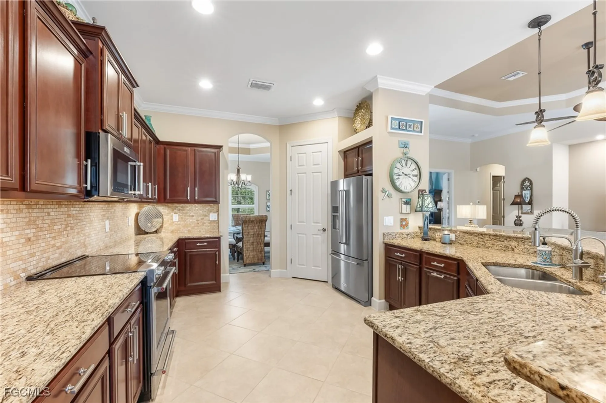 Property Slideshow image 11 of 39 | 11013 surrey pl, Fort Myers, FL, 33913