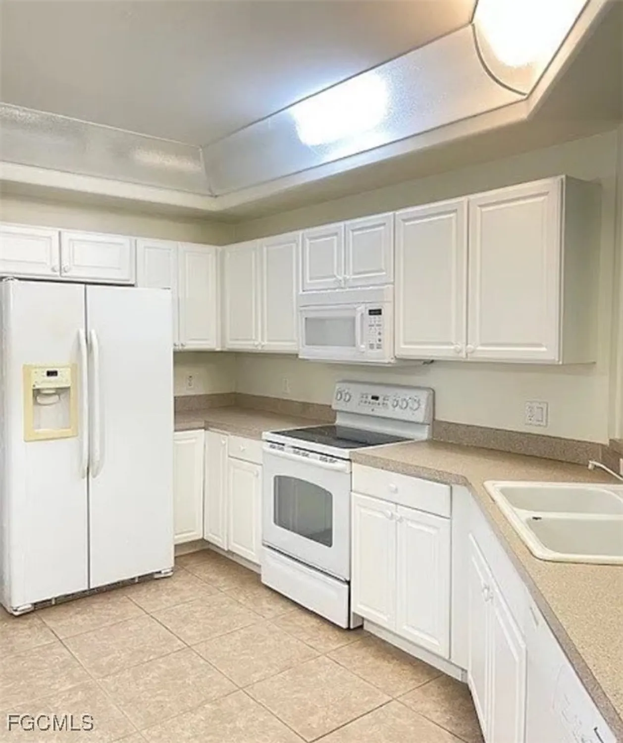 Property Slideshow image 5 of 13 | 9667 hemingway ln 3106, Fort Myers, FL, 33913