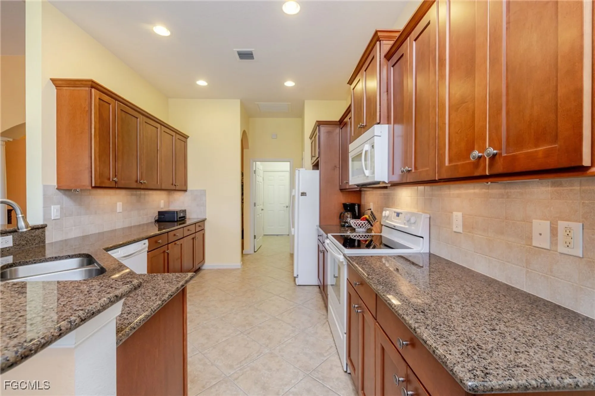 Property Slideshow image 11 of 50 | 3621 lakeview isle ct, Fort Myers, FL, 33905