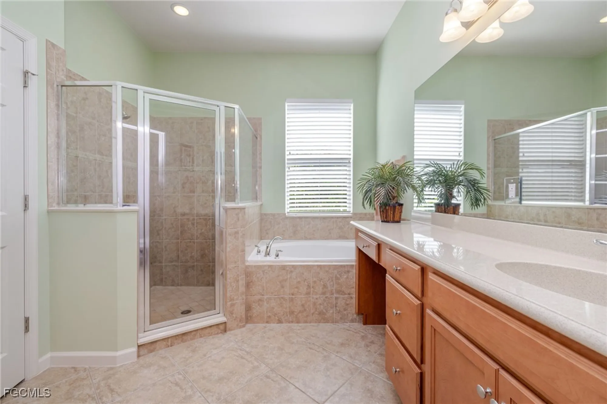 Property Slideshow image 27 of 50 | 3621 lakeview isle ct, Fort Myers, FL, 33905