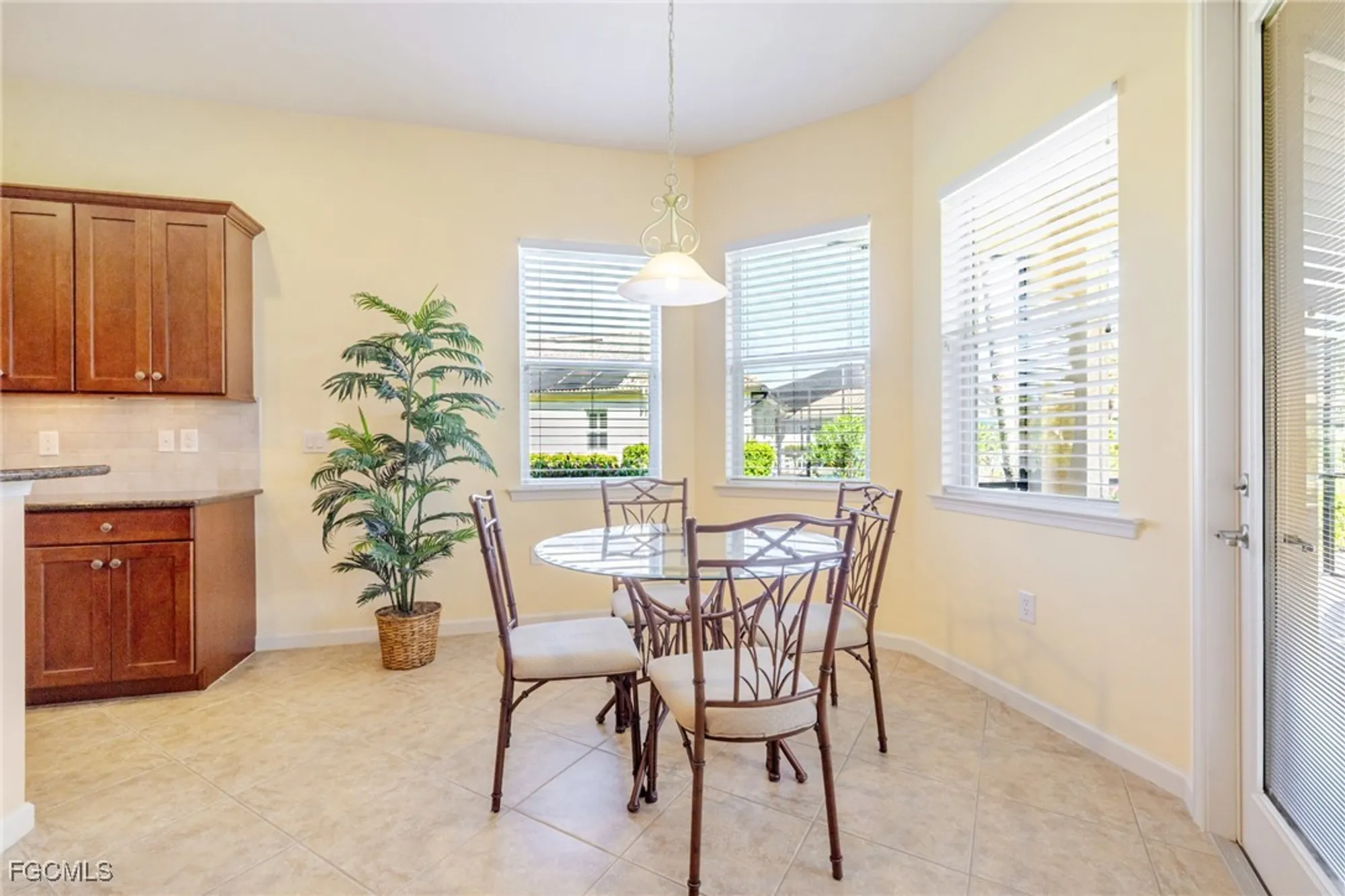 Property Slideshow image 7 of 50 | 3621 lakeview isle ct, Fort Myers, FL, 33905